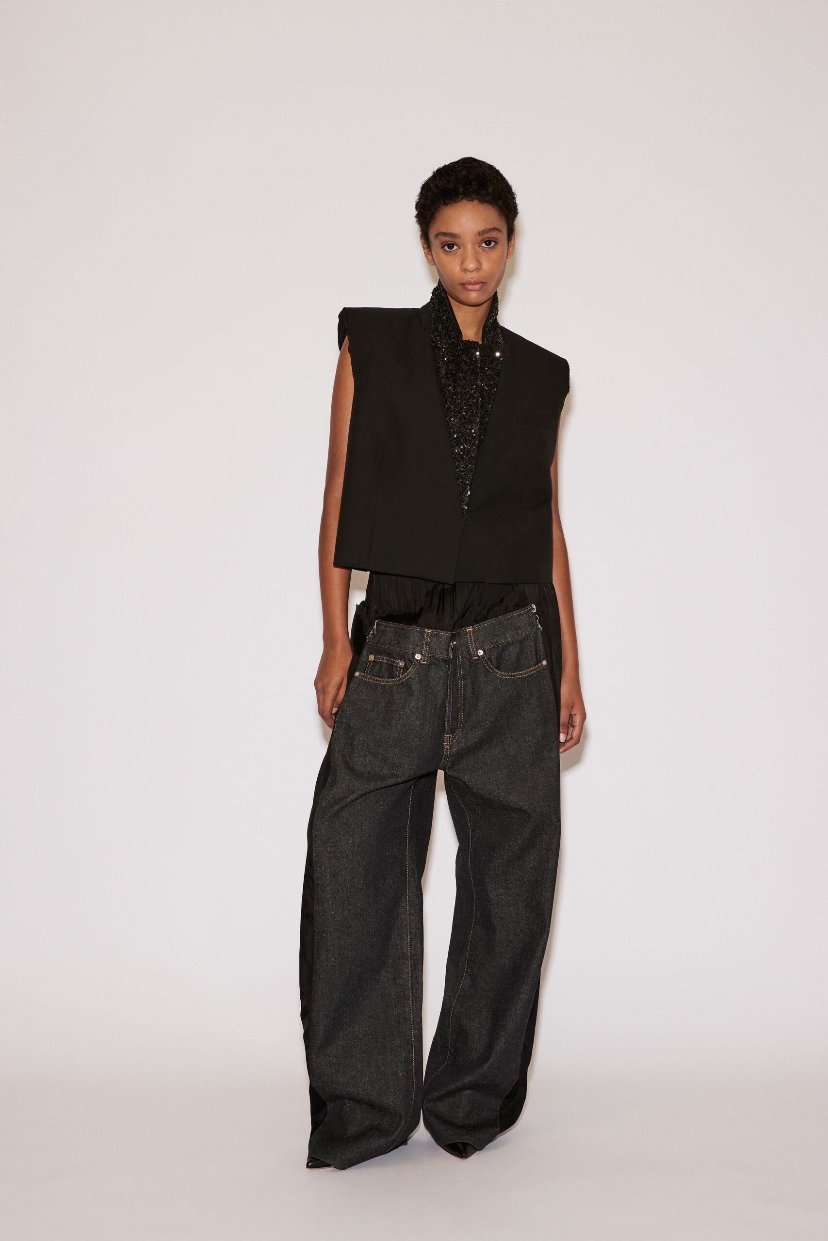 black cotton sleeveless collared structured blazer