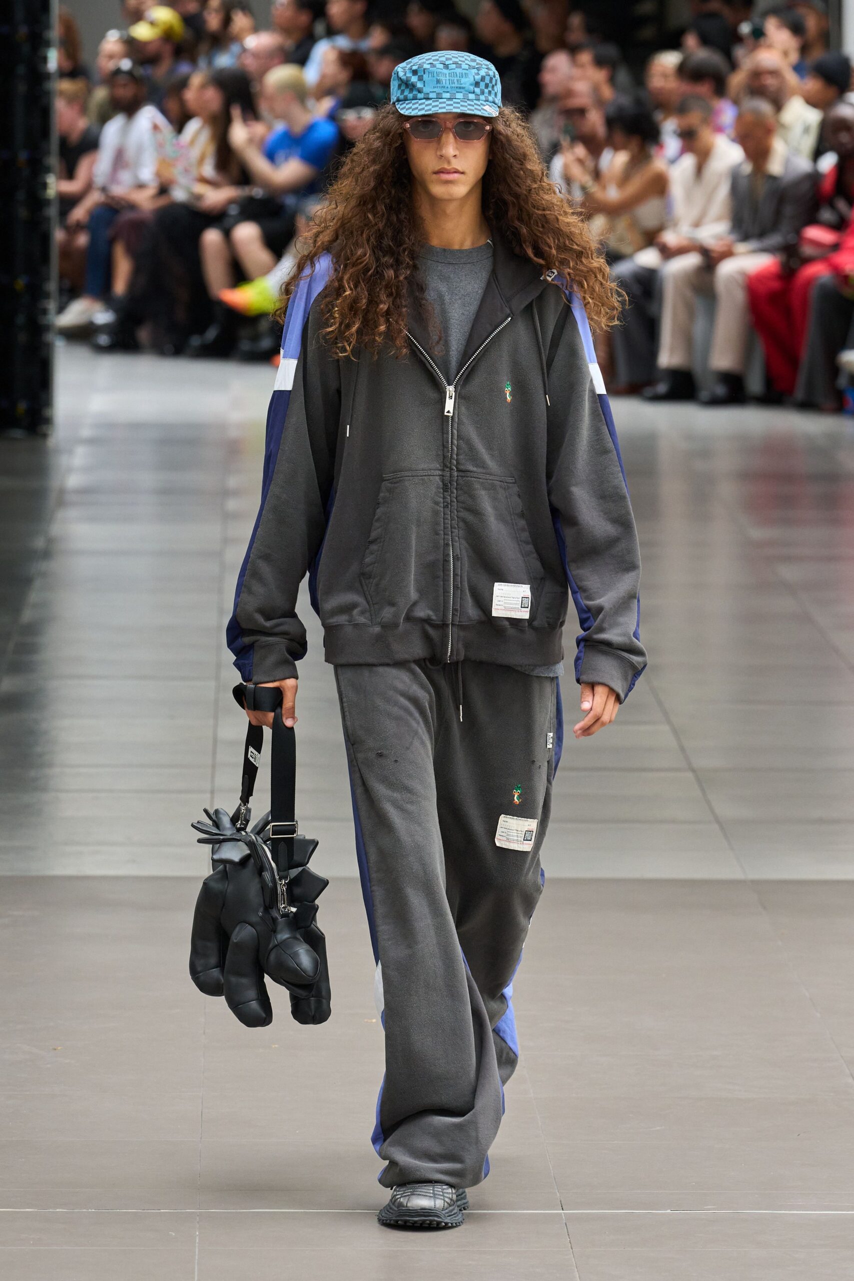 gray hoodie and pants outfit