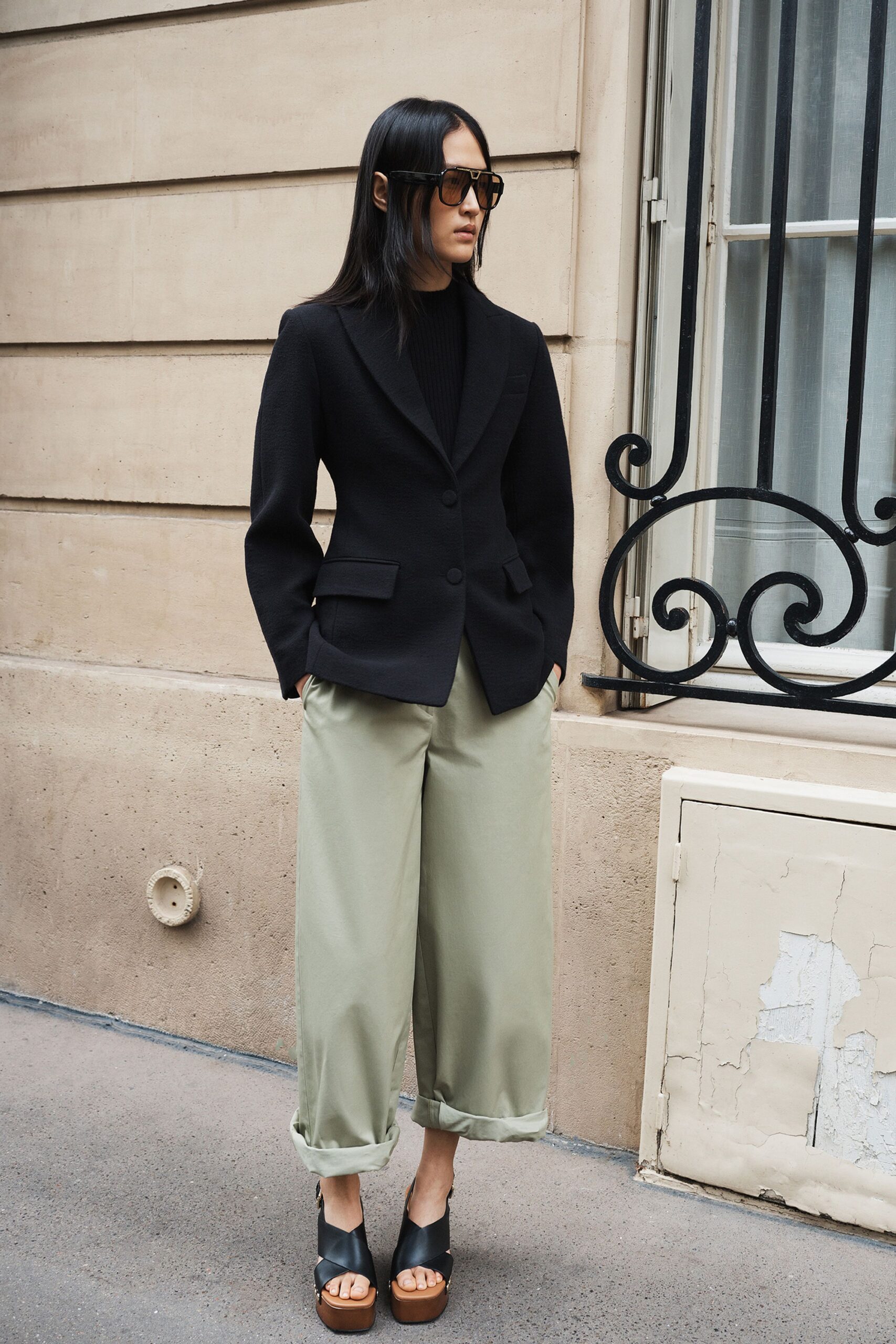 black cotton long-sleeve collared tailored buttoned blazer