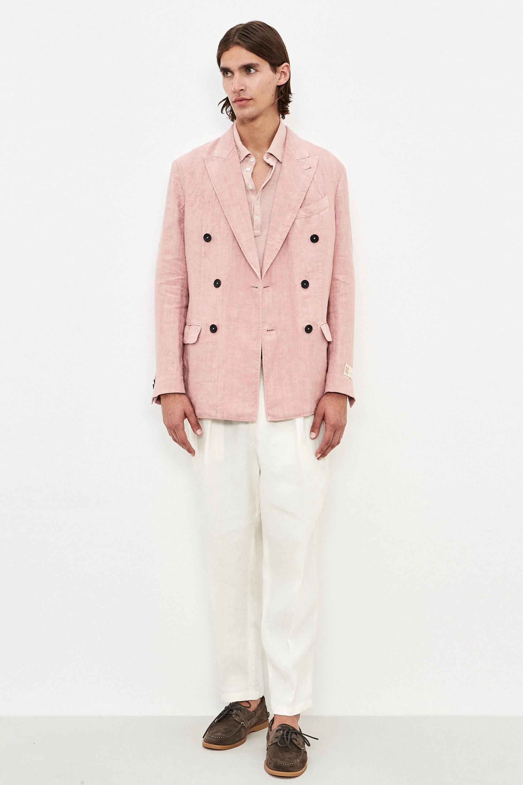 pink linen blazer with beige shirt