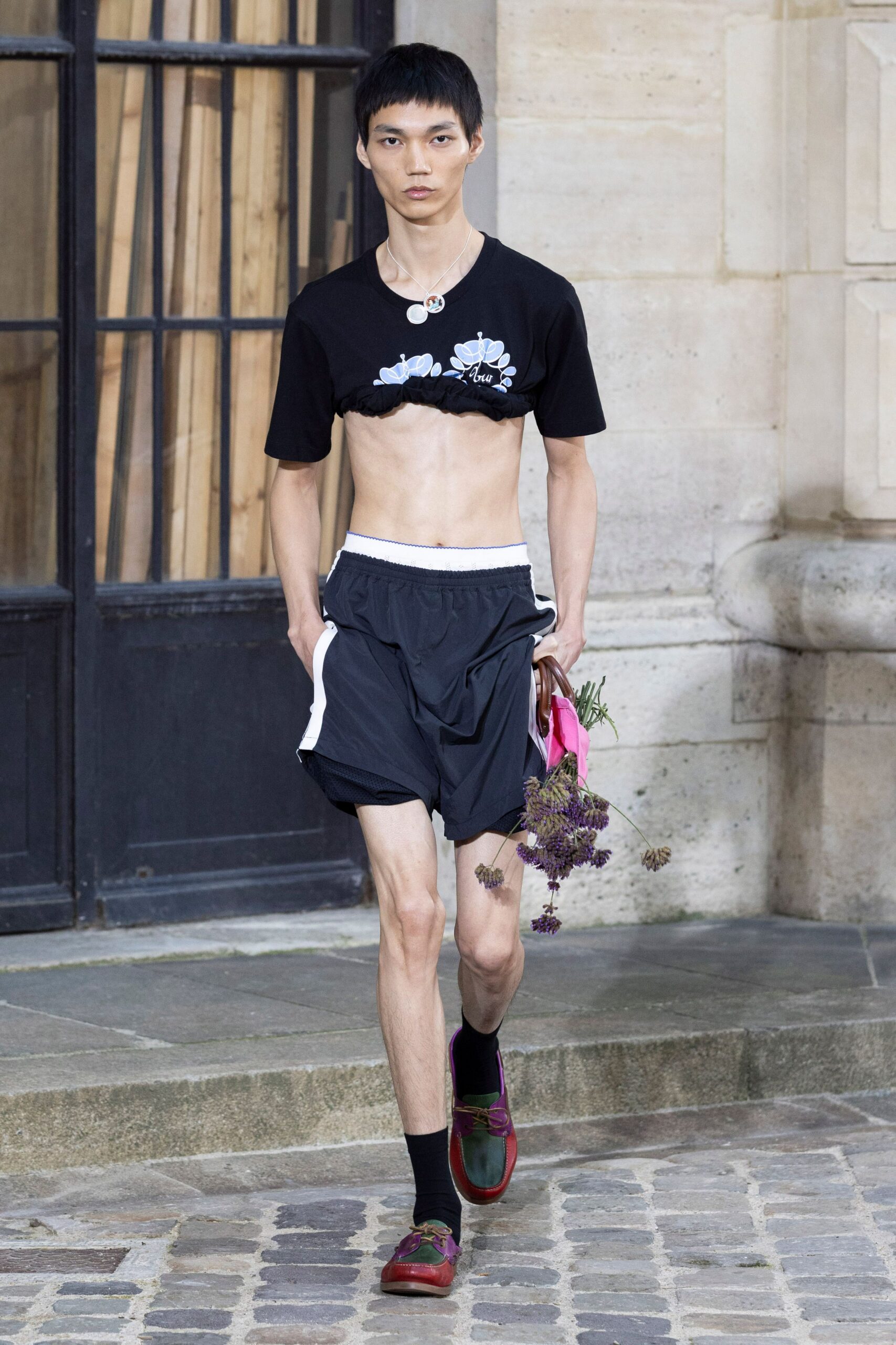 black short-sleeve fitted embroidered cropped top