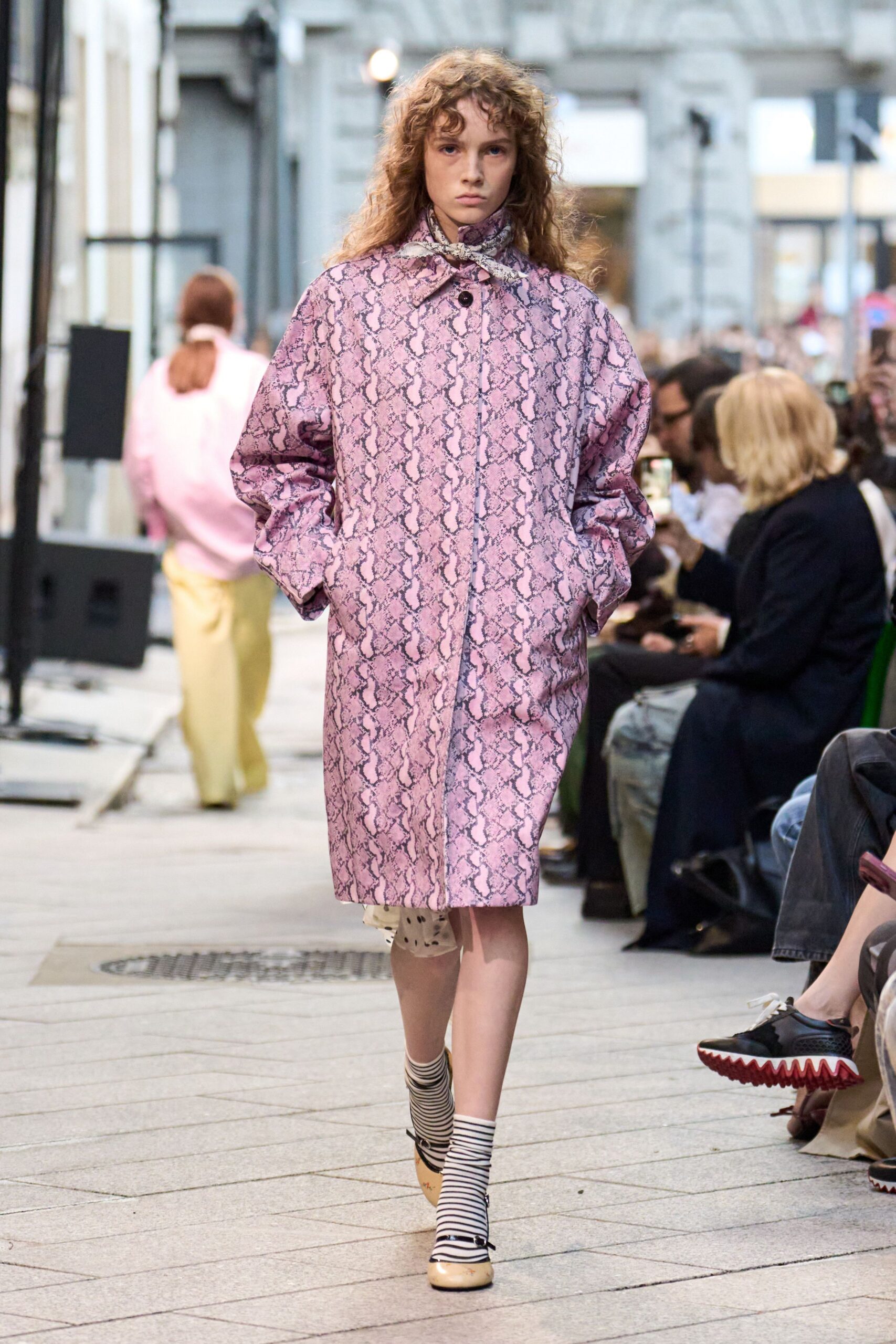 pink cotton long-sleeve collared relaxed printed midi coat