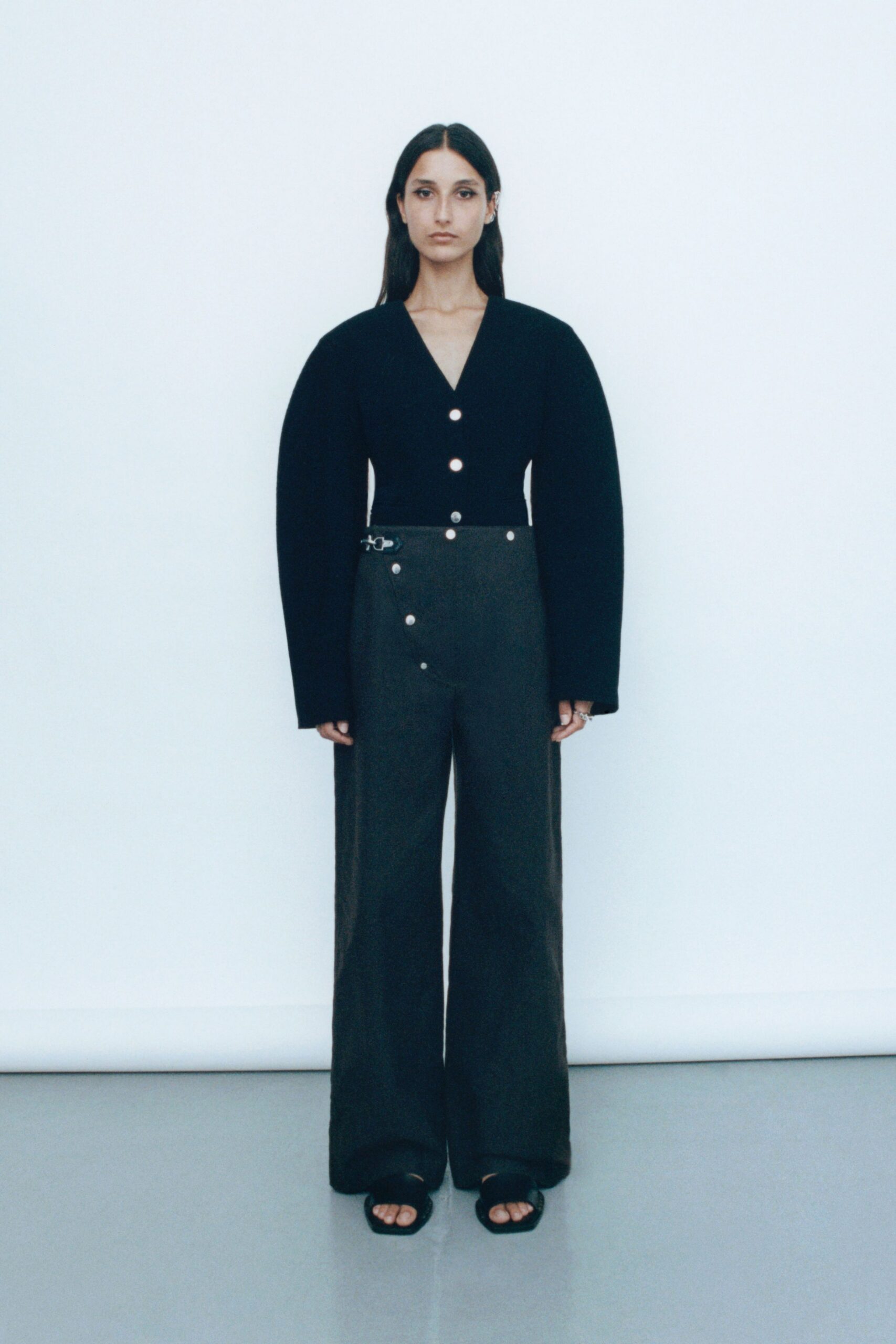 black cotton long-sleeve v-neck fitted buttoned top