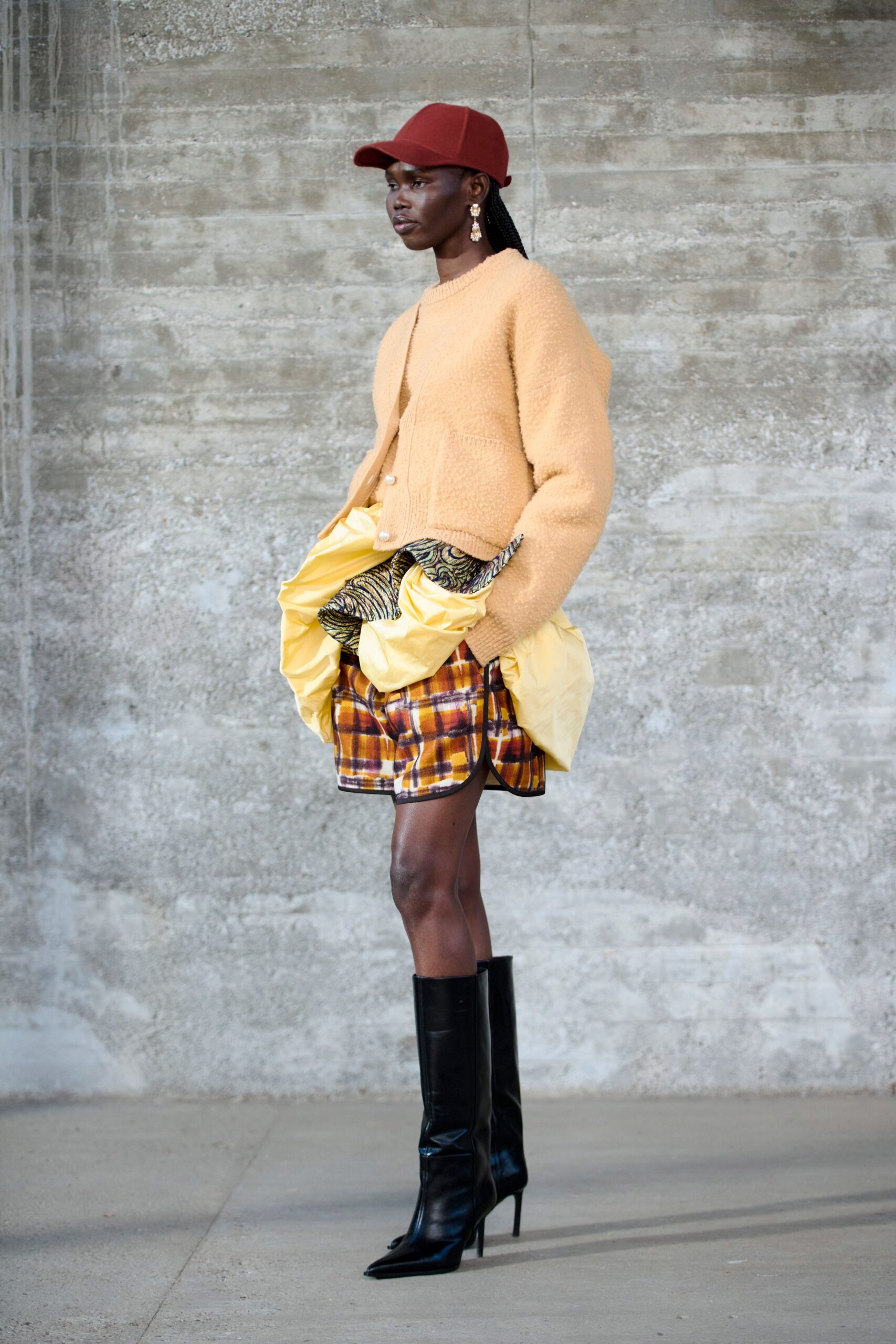 brown fitted checked shorts