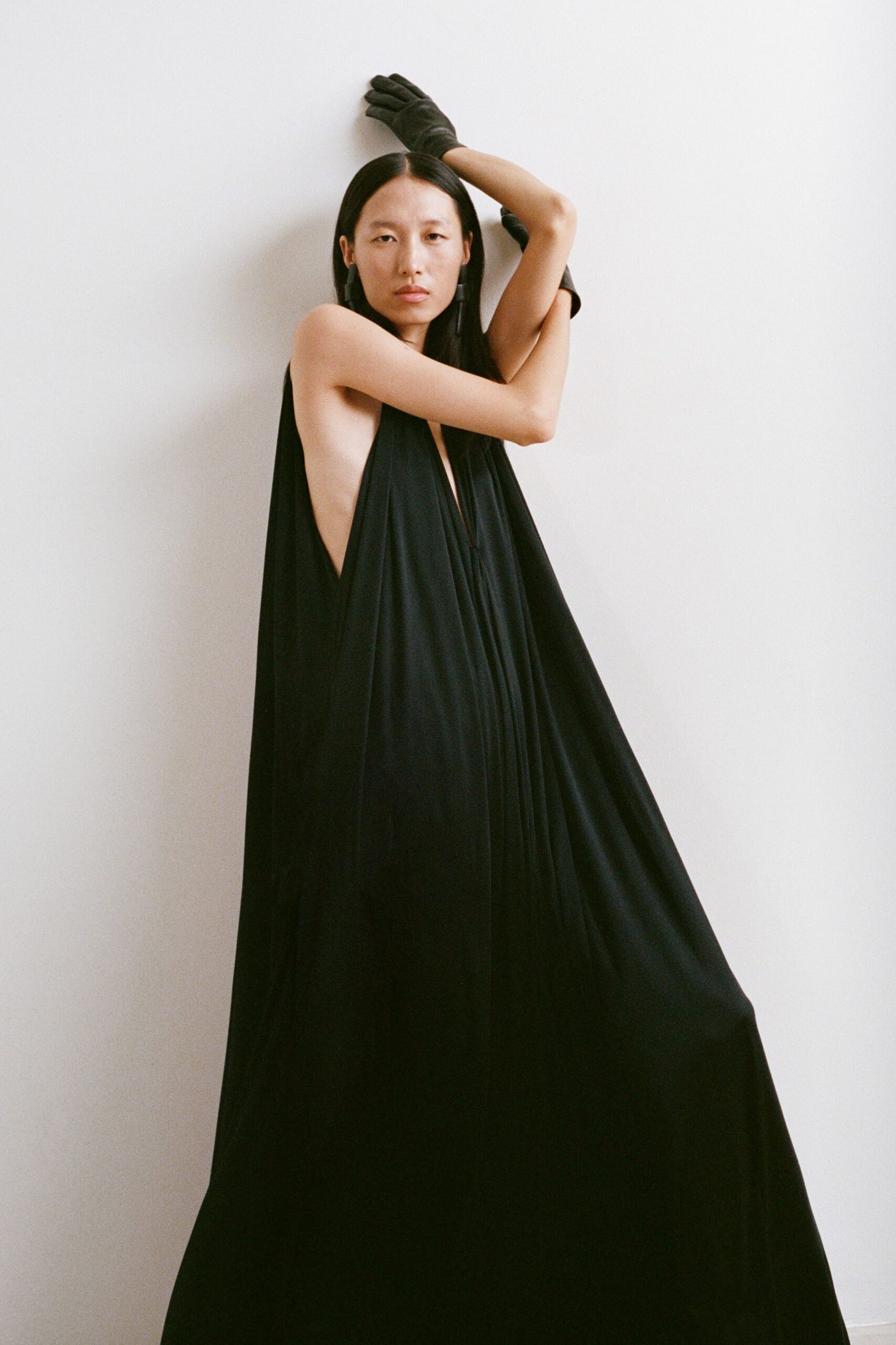 black silk fitted gloves