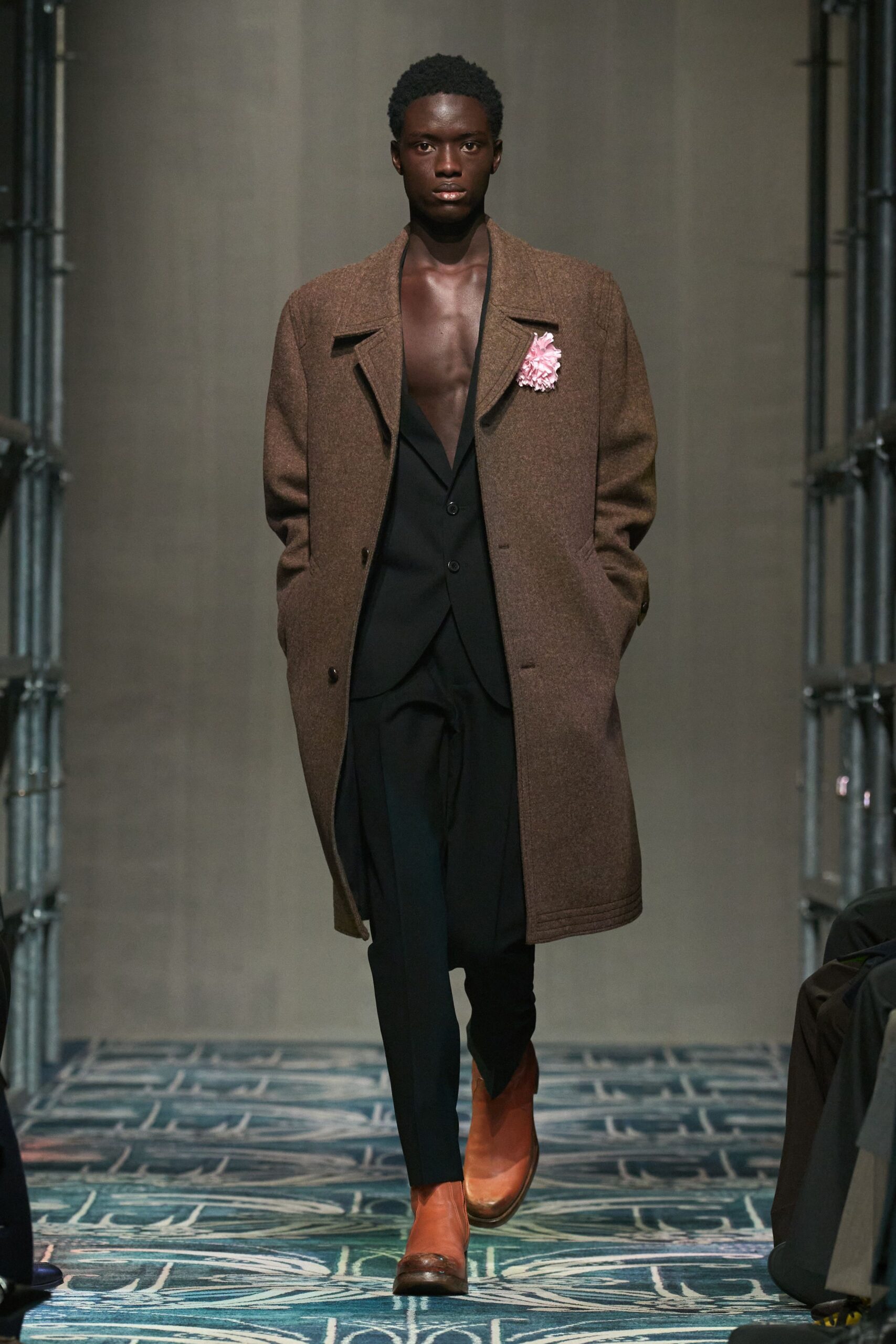 black long-sleeve collared tailored suit