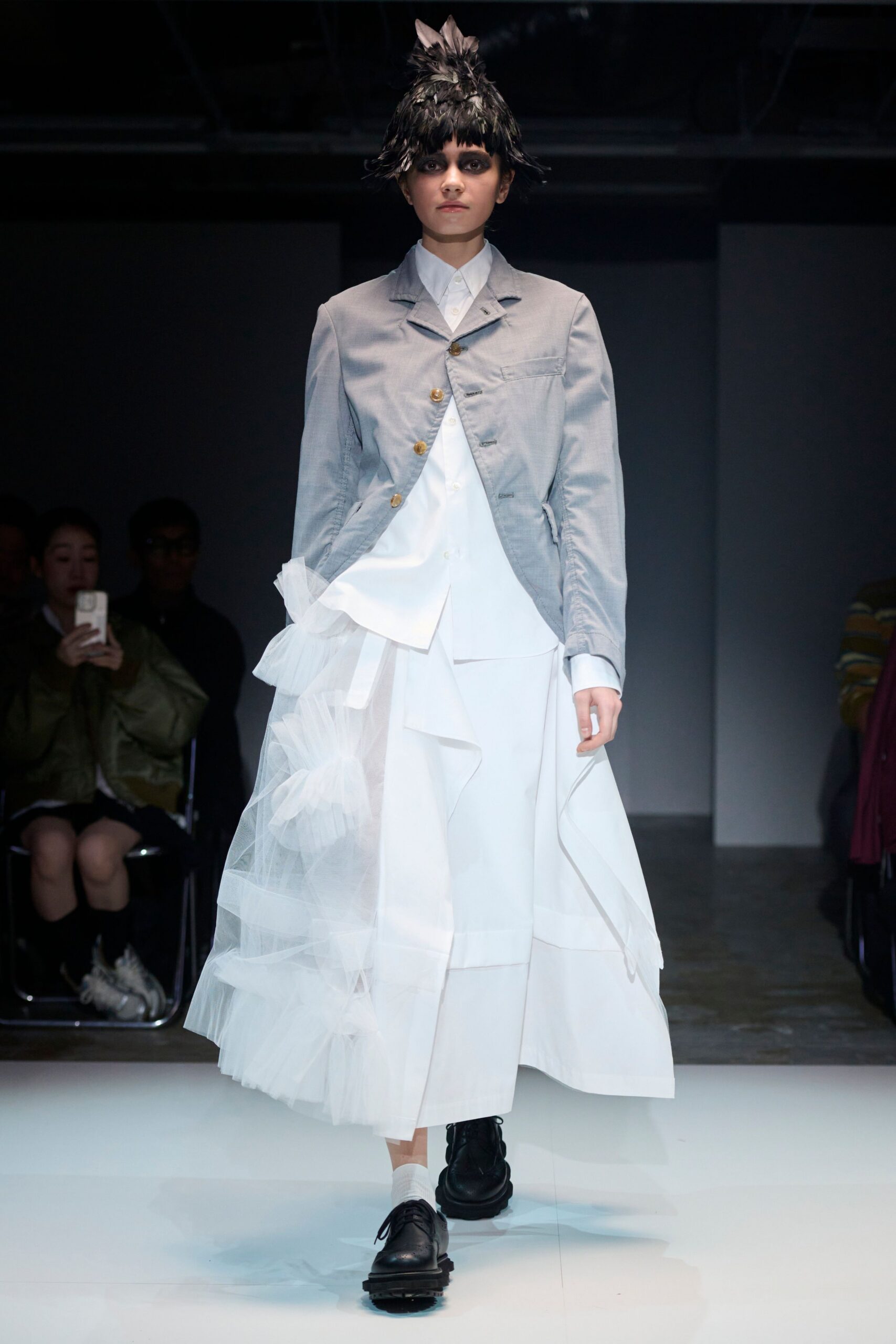 gray cotton long-sleeve collared structured buttoned jacket