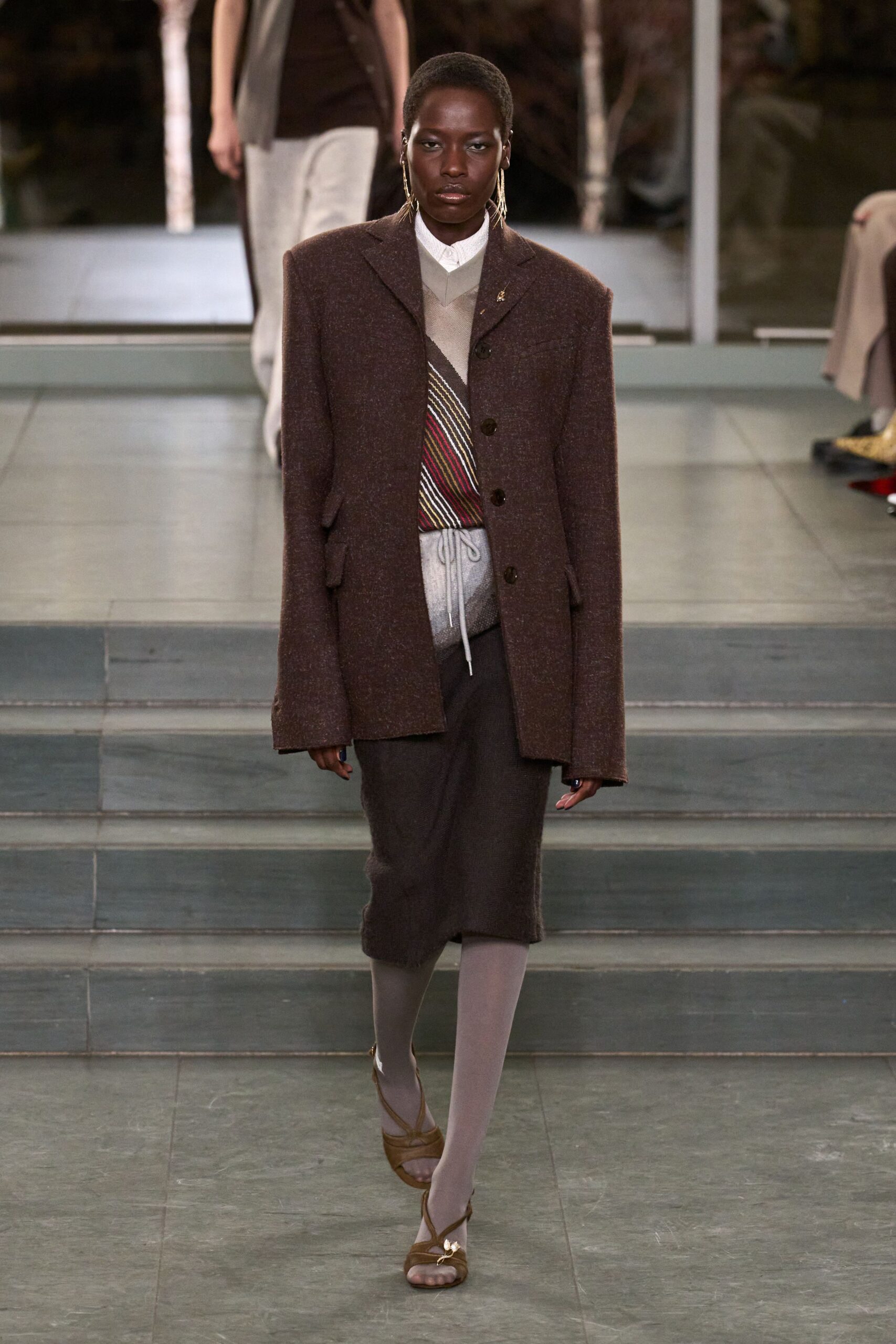 brown tweed long-sleeve collared structured buttoned blazer