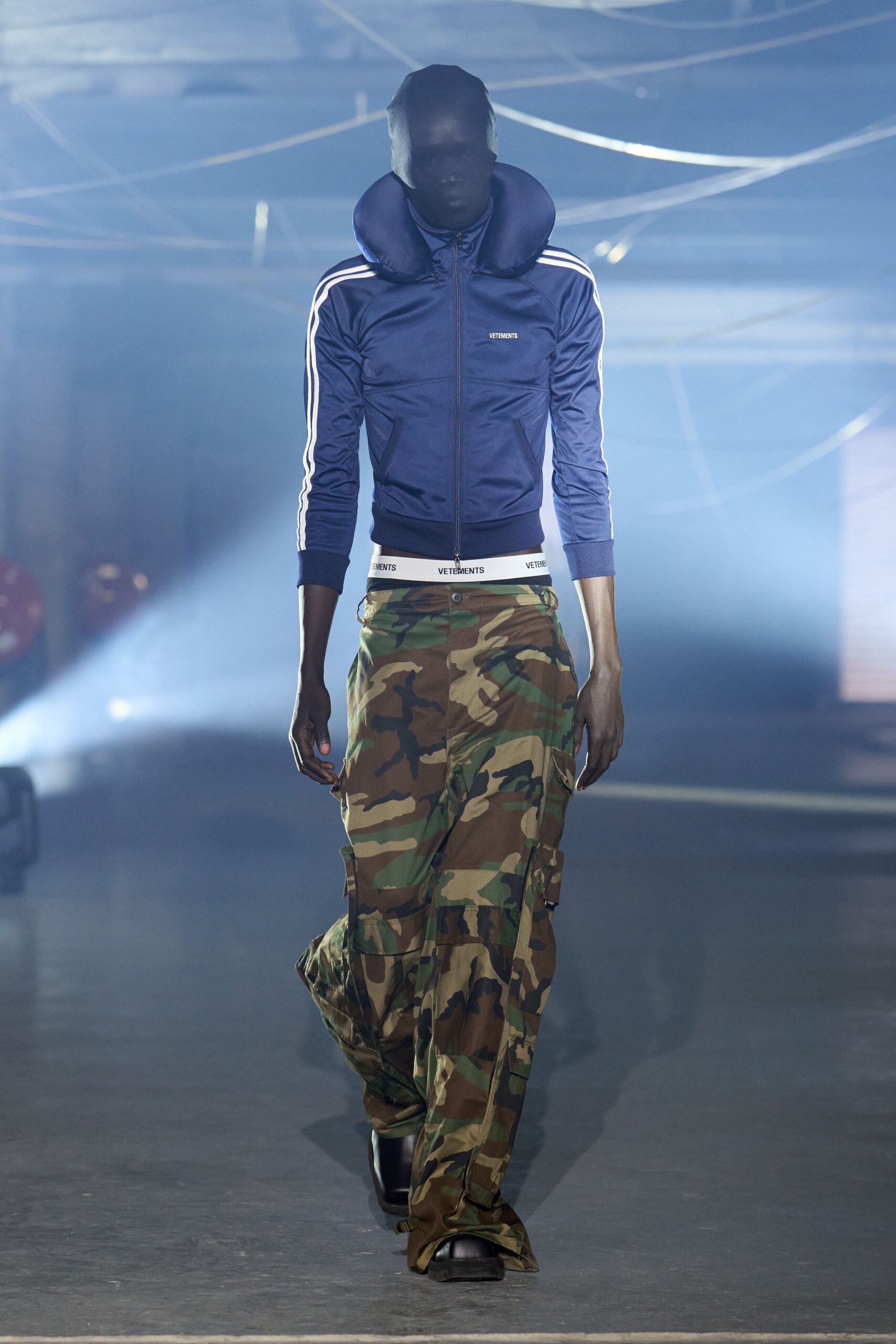 blue cotton long-sleeve collared fitted zippered jacket