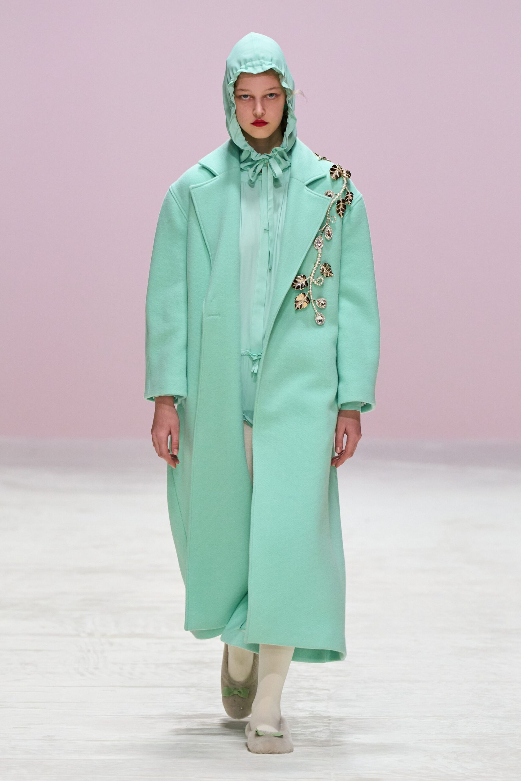 green wool long-sleeve collared relaxed embroidered coat