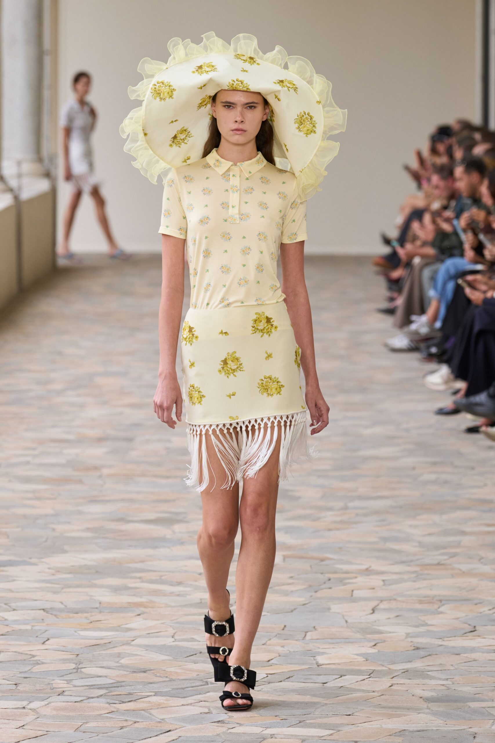 yellow cotton short-sleeve collared fitted floral top