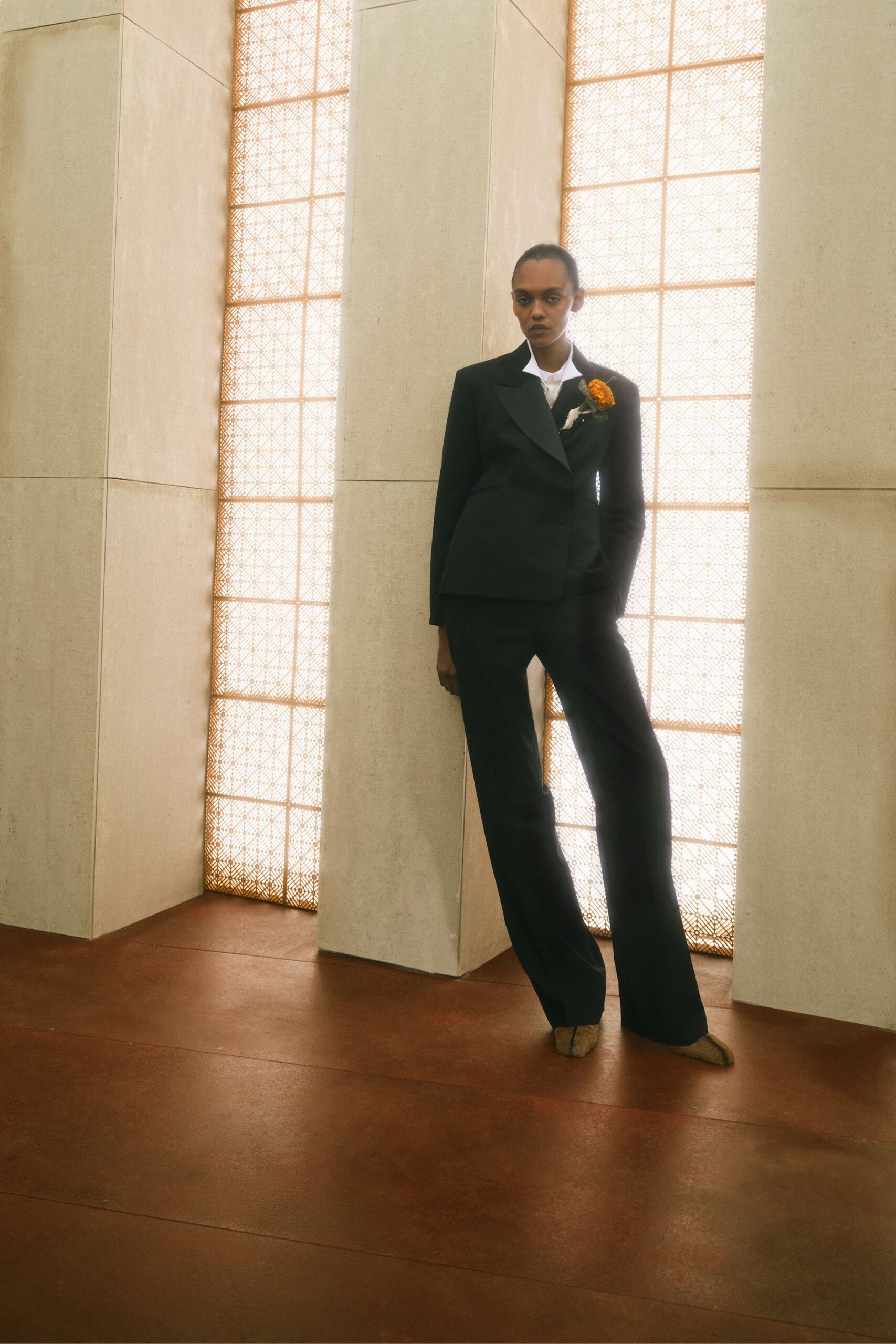 black wool long-sleeve collared tailored buttoned suit