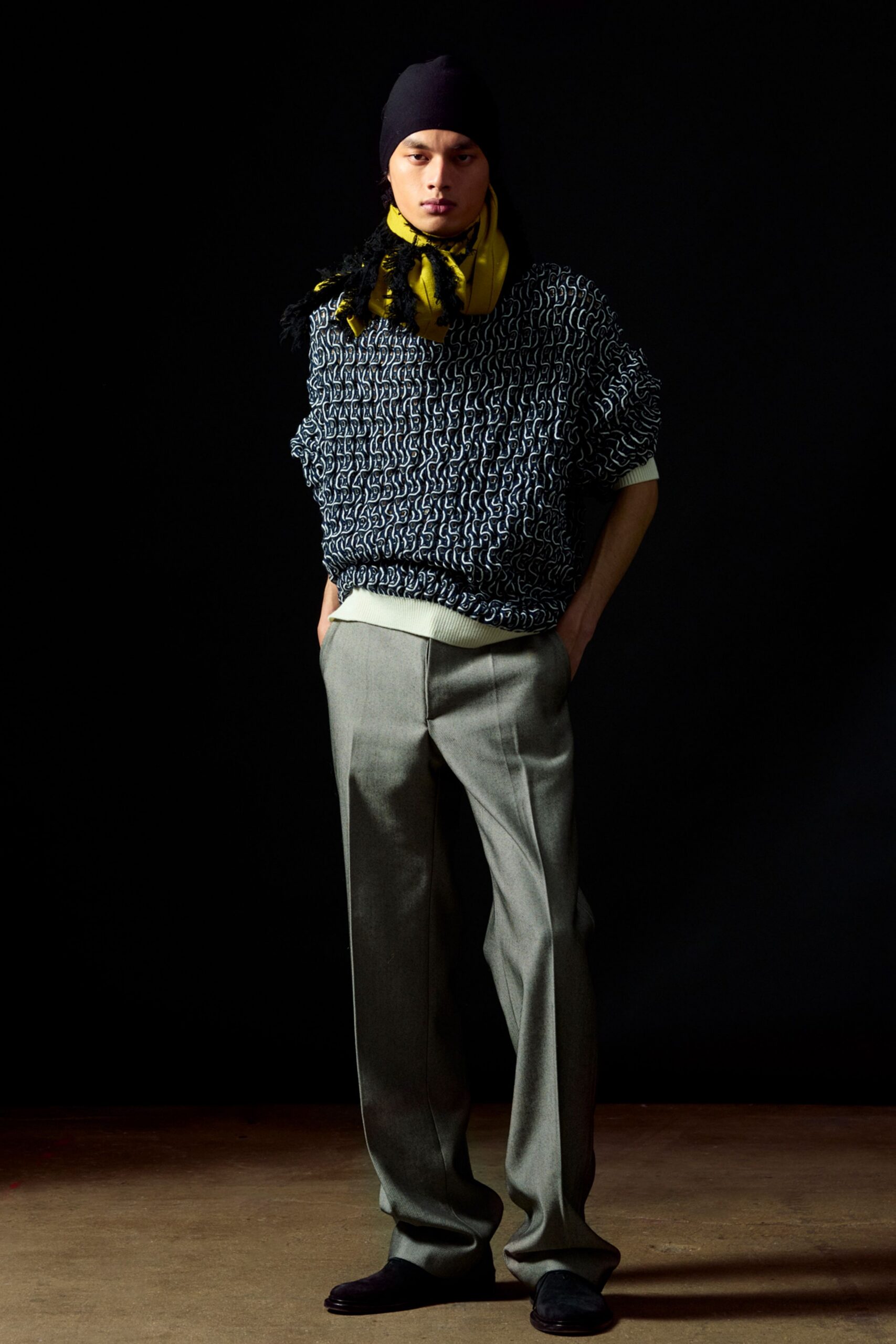 black cotton short-sleeve relaxed printed sweater