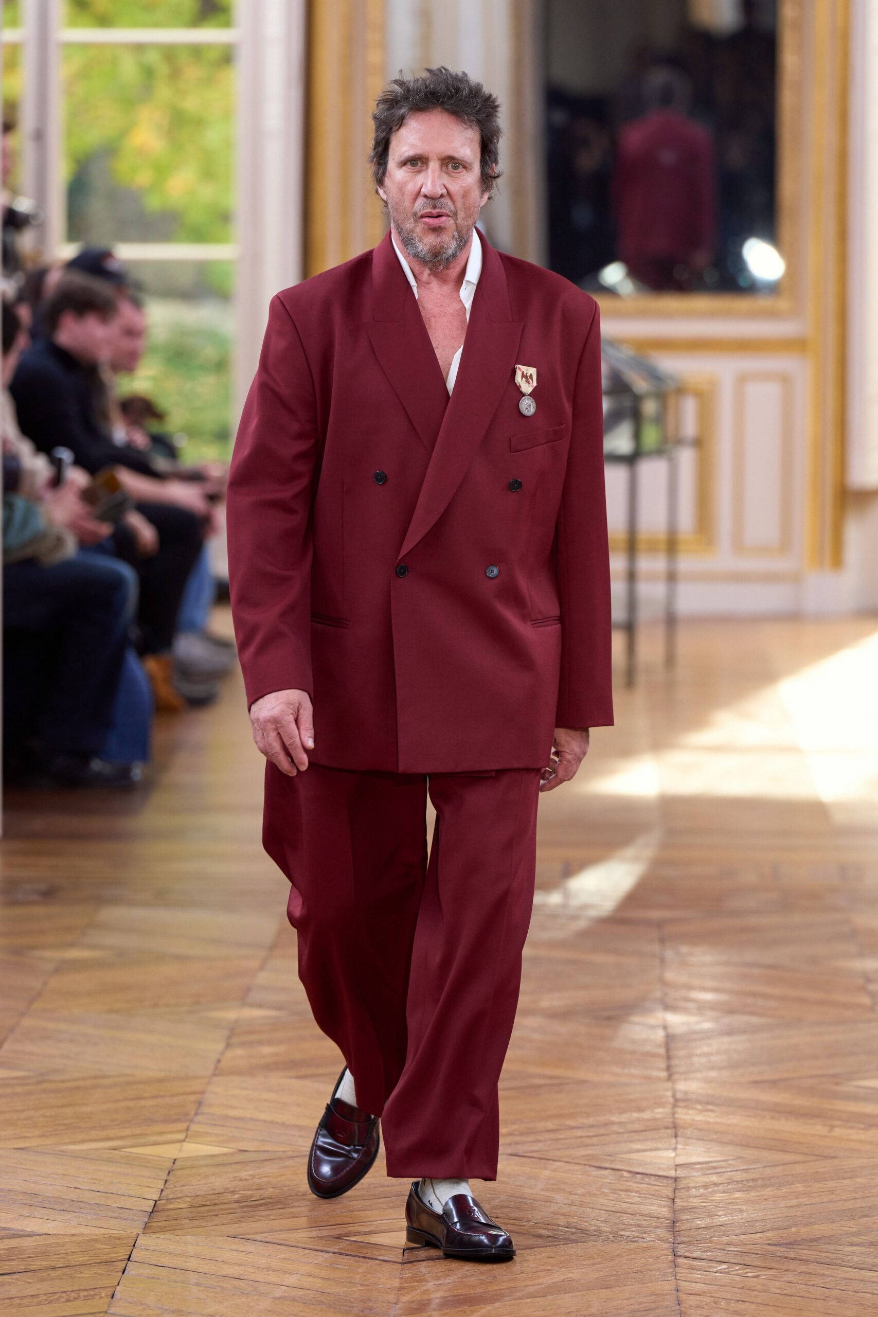 maroon long-sleeve collared tailored suit