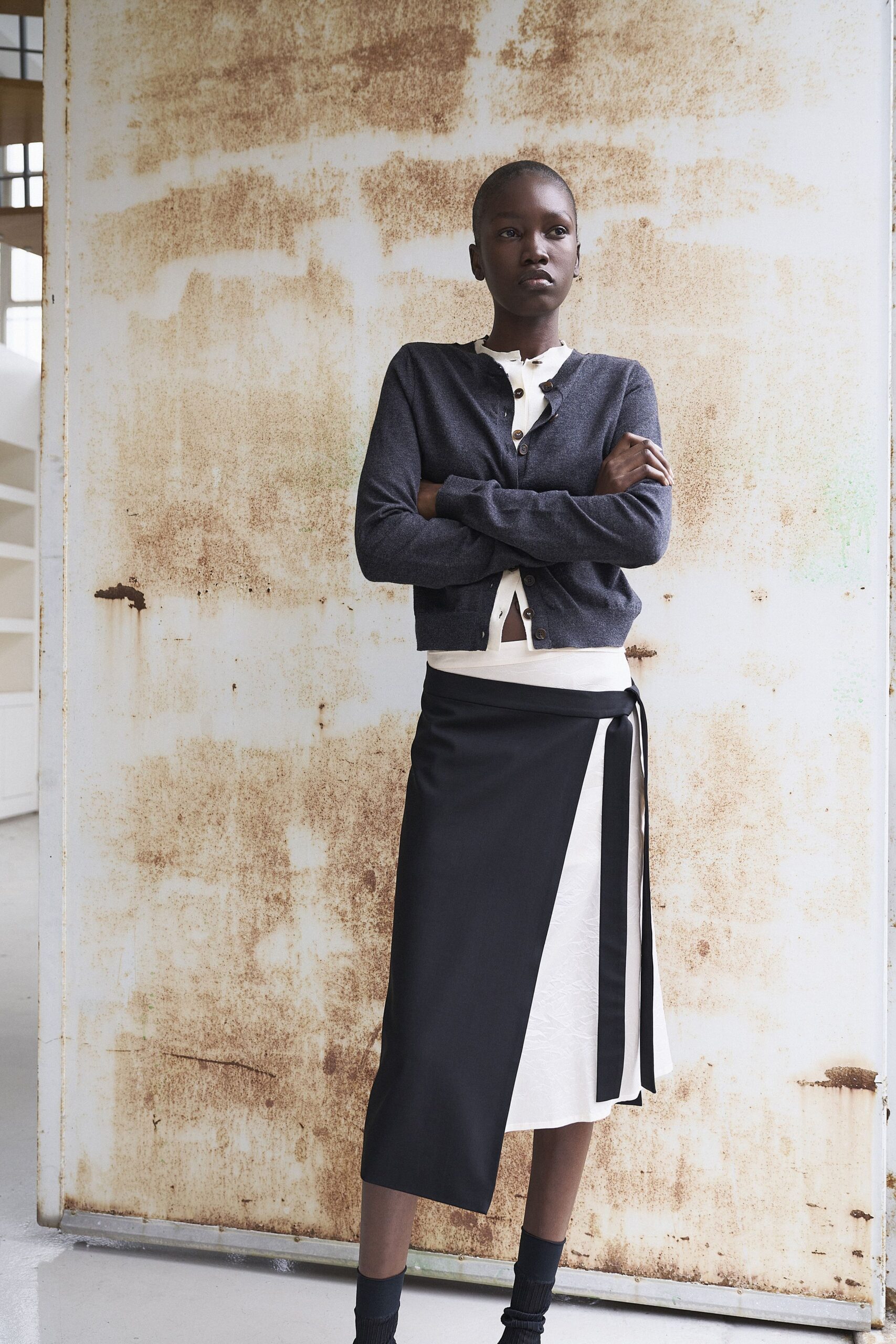 gray wool long-sleeve collared fitted cardigan