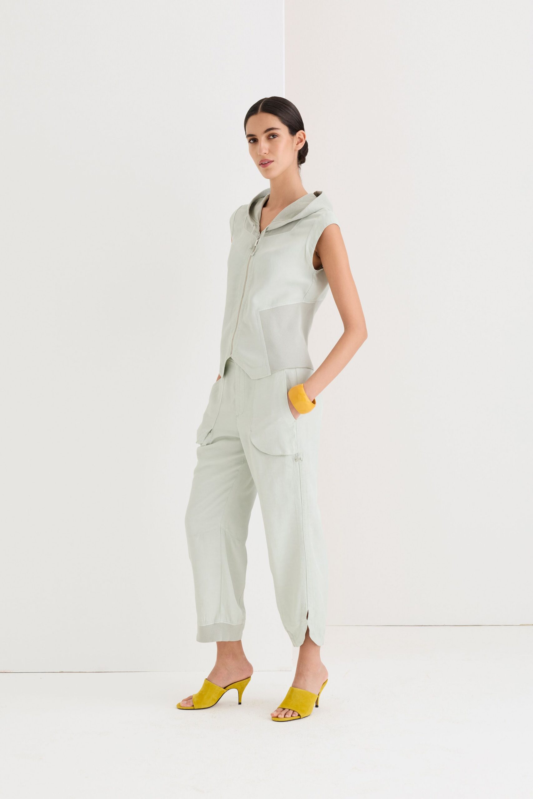 green cotton sleeveless hooded relaxed zippered pockets jacket