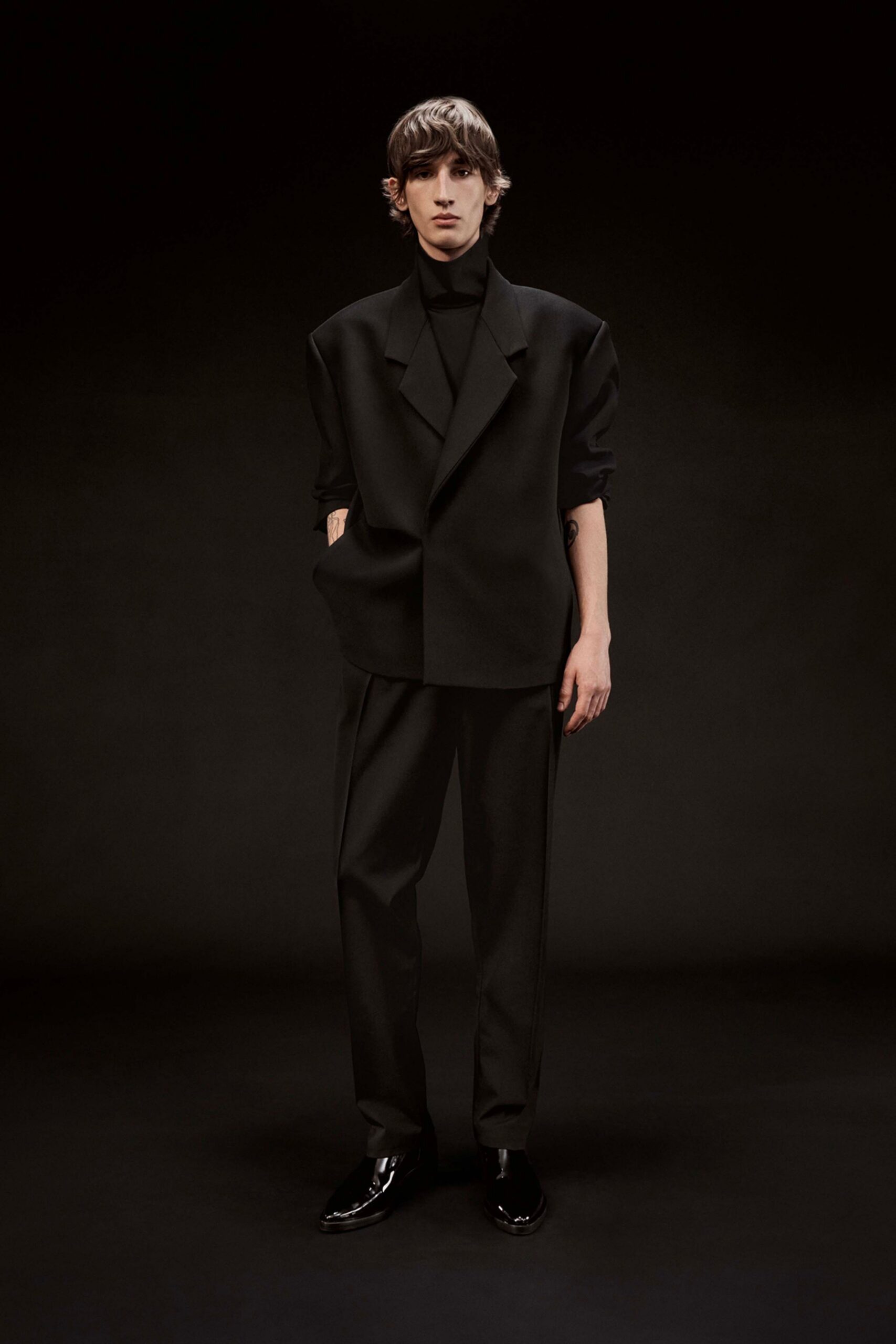 black wool long-sleeve collared tailored buttoned suit