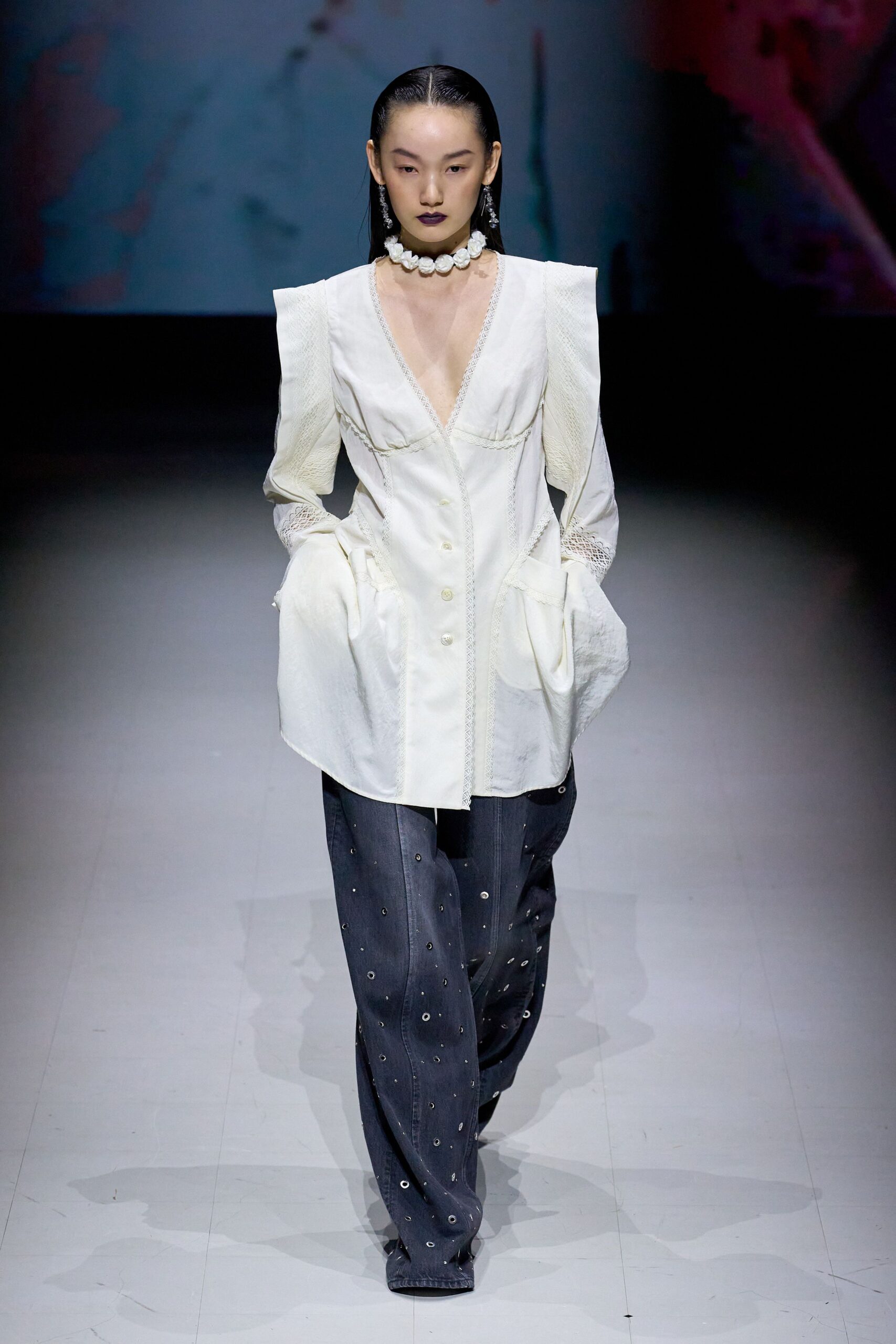 white cotton long-sleeve v-neck fitted buttoned pleated blazer