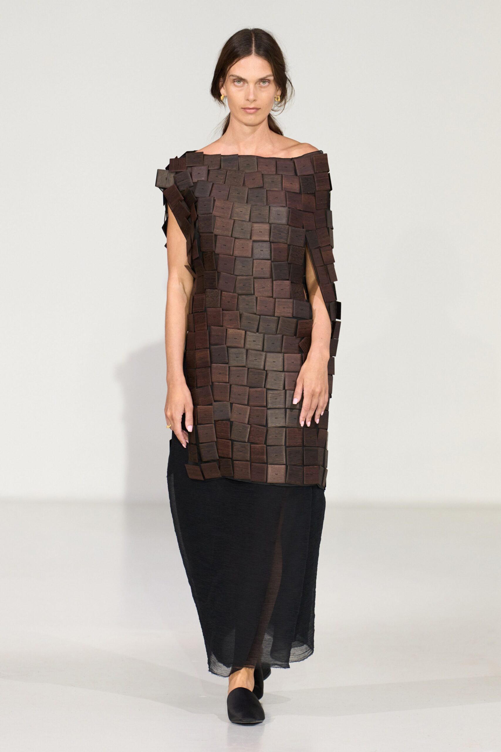 brown layered maxi dress with black shoes