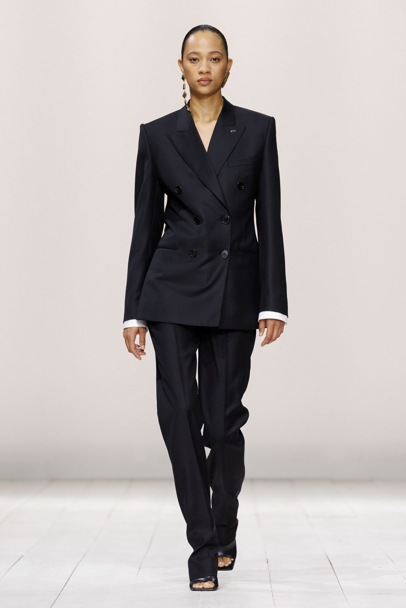 black tailored suit with heels