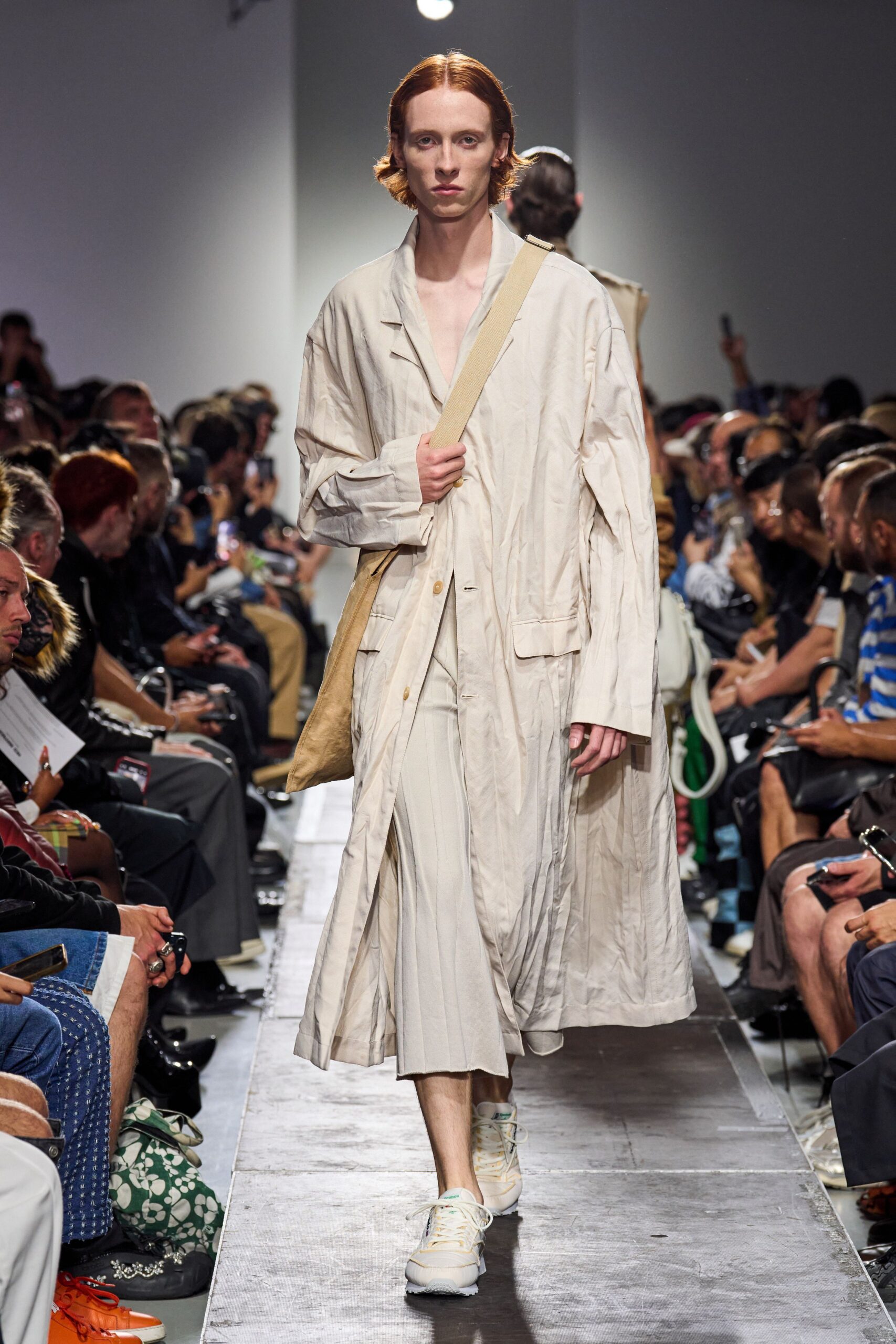 beige cotton long-sleeve collared relaxed buttoned pleated coat