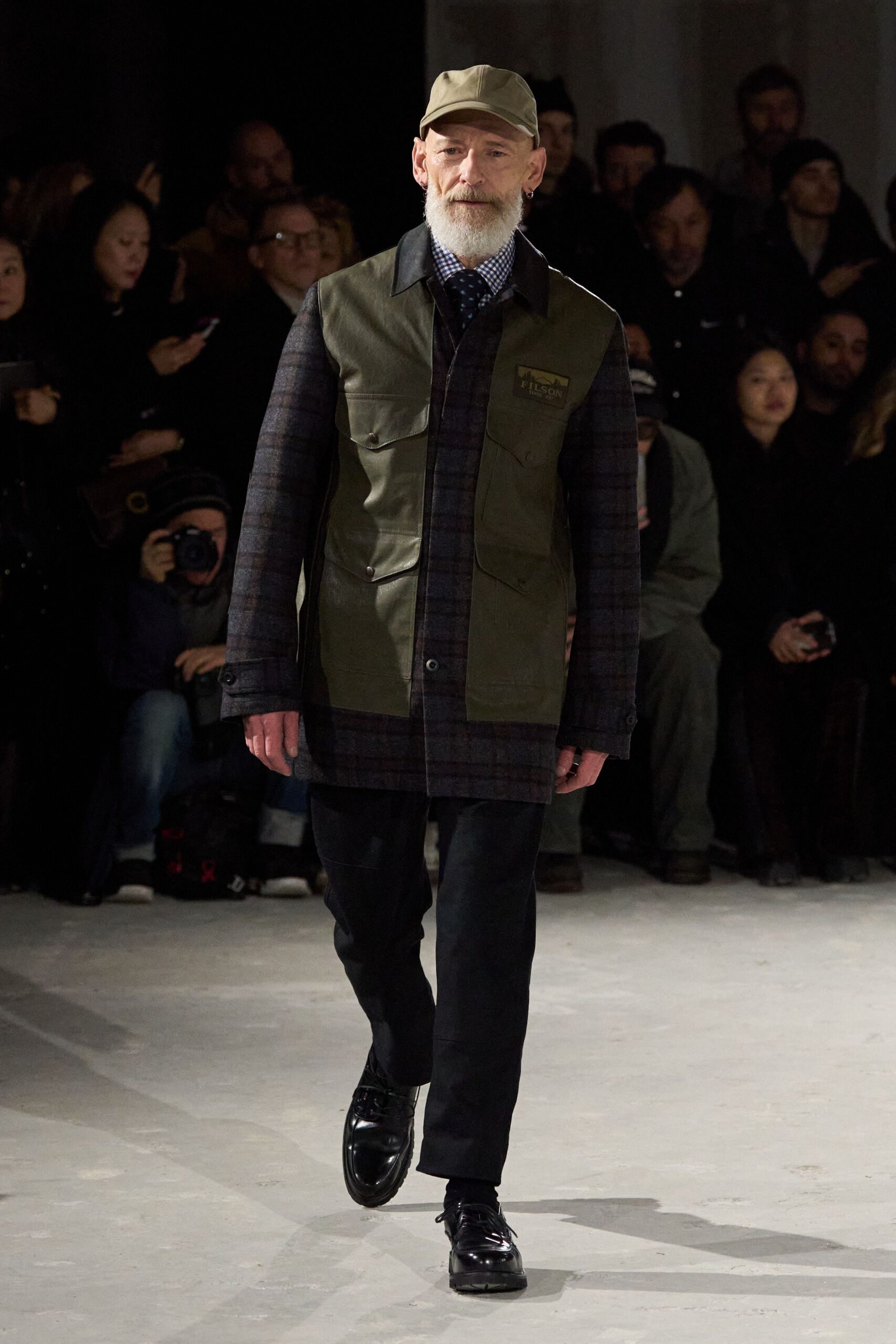 green cotton long-sleeve collared relaxed buttoned jacket
