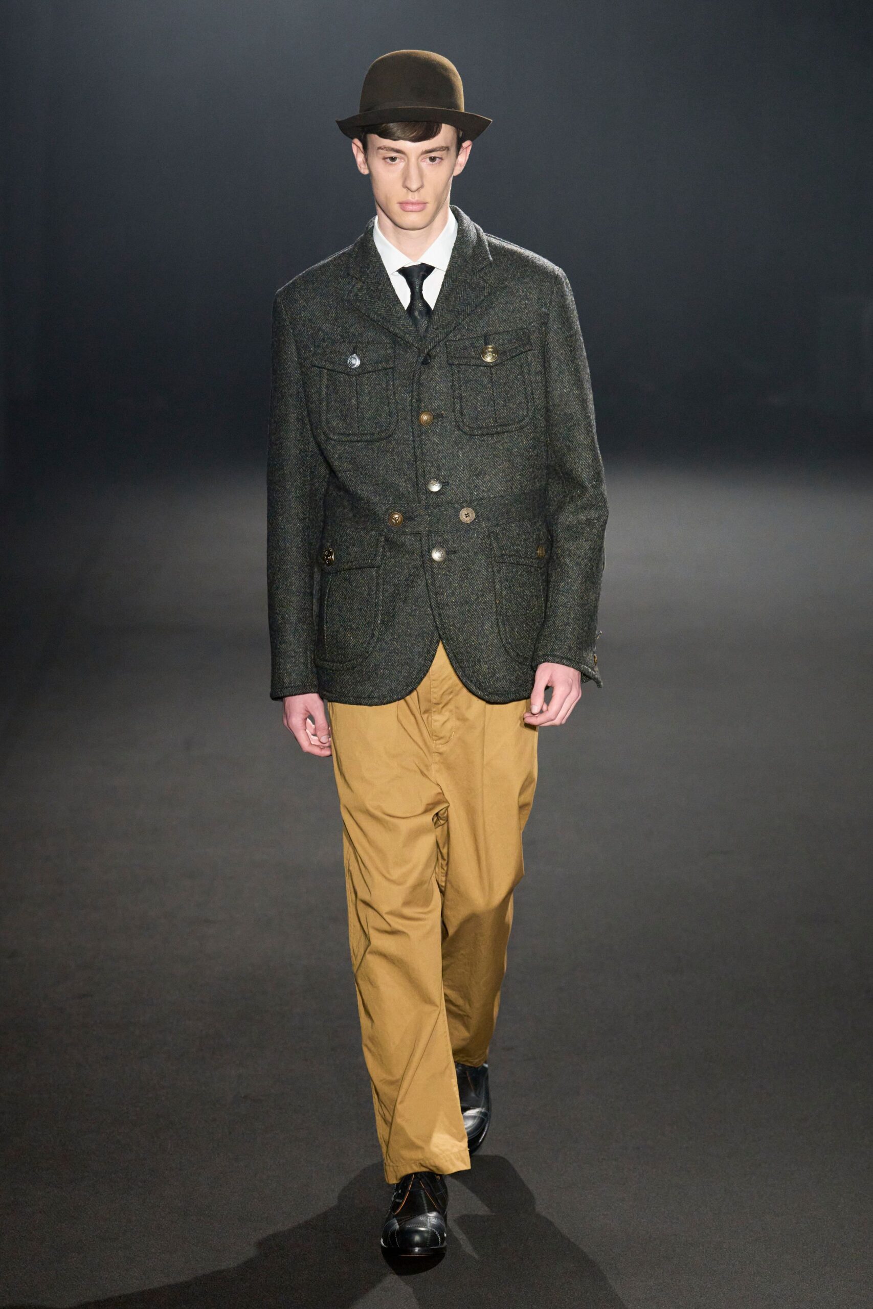 gray tweed long-sleeve collared structured buttoned jacket