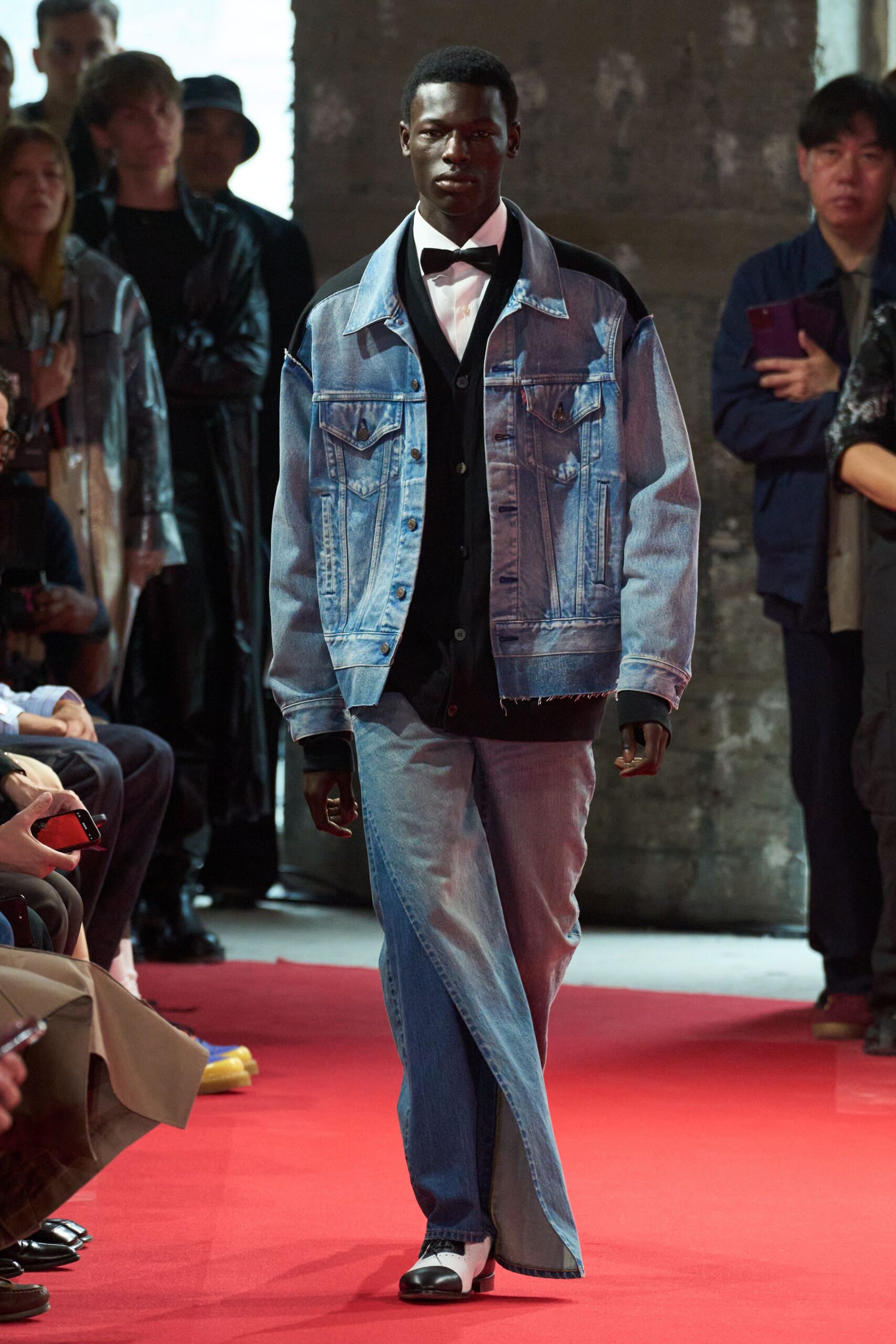 denim jacket black vest slim pants