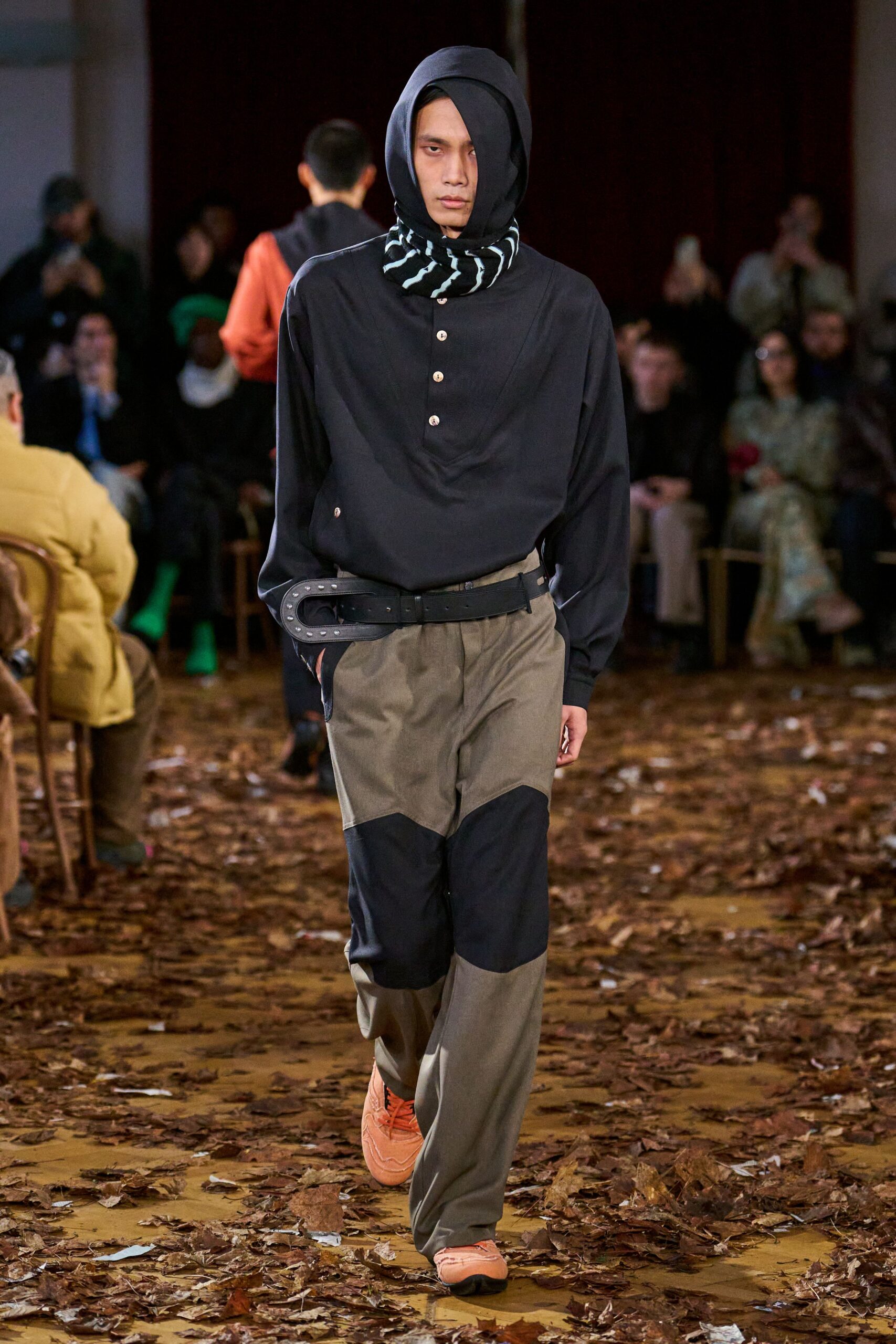 green cotton relaxed cargo pants