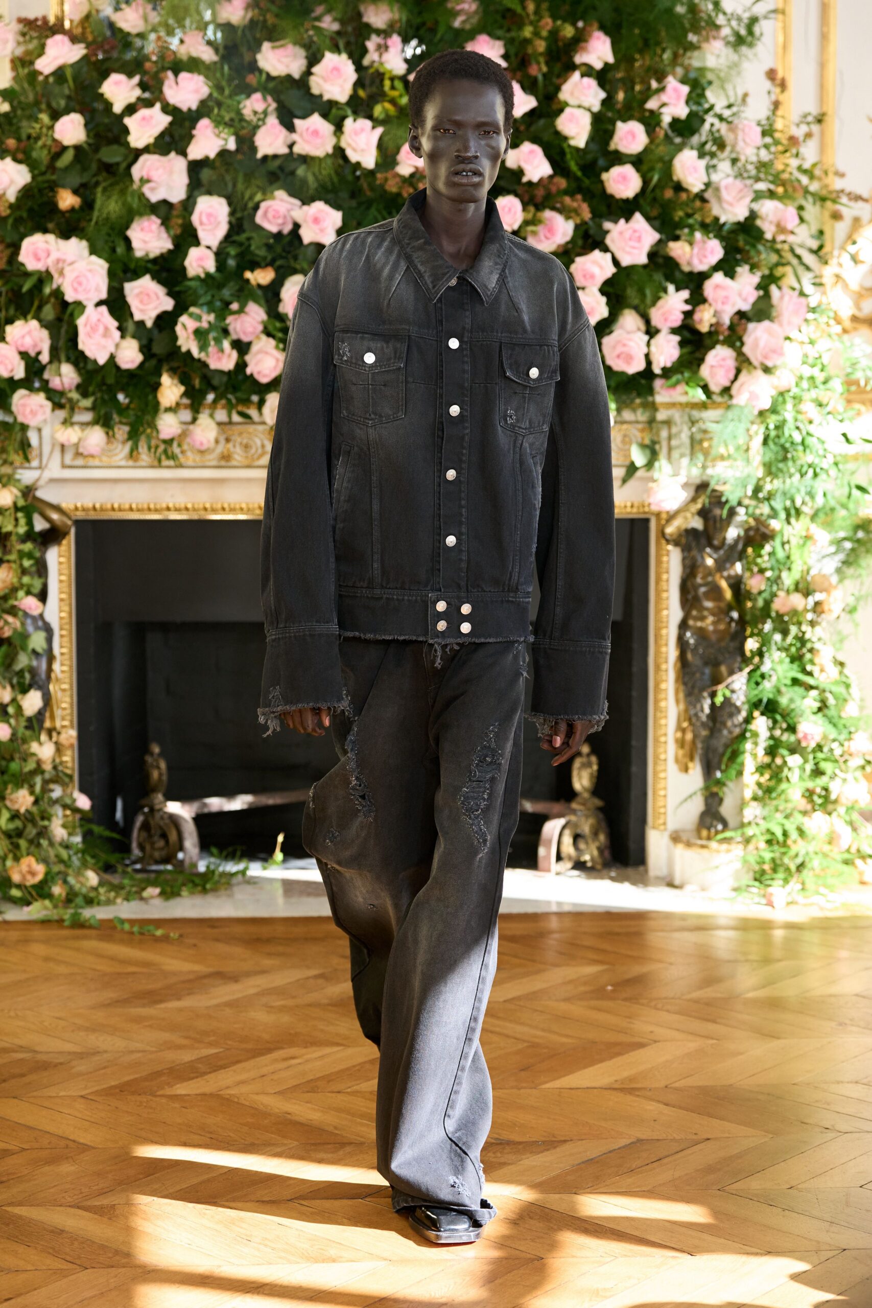 black denim long-sleeve collared oversized buttoned jacket