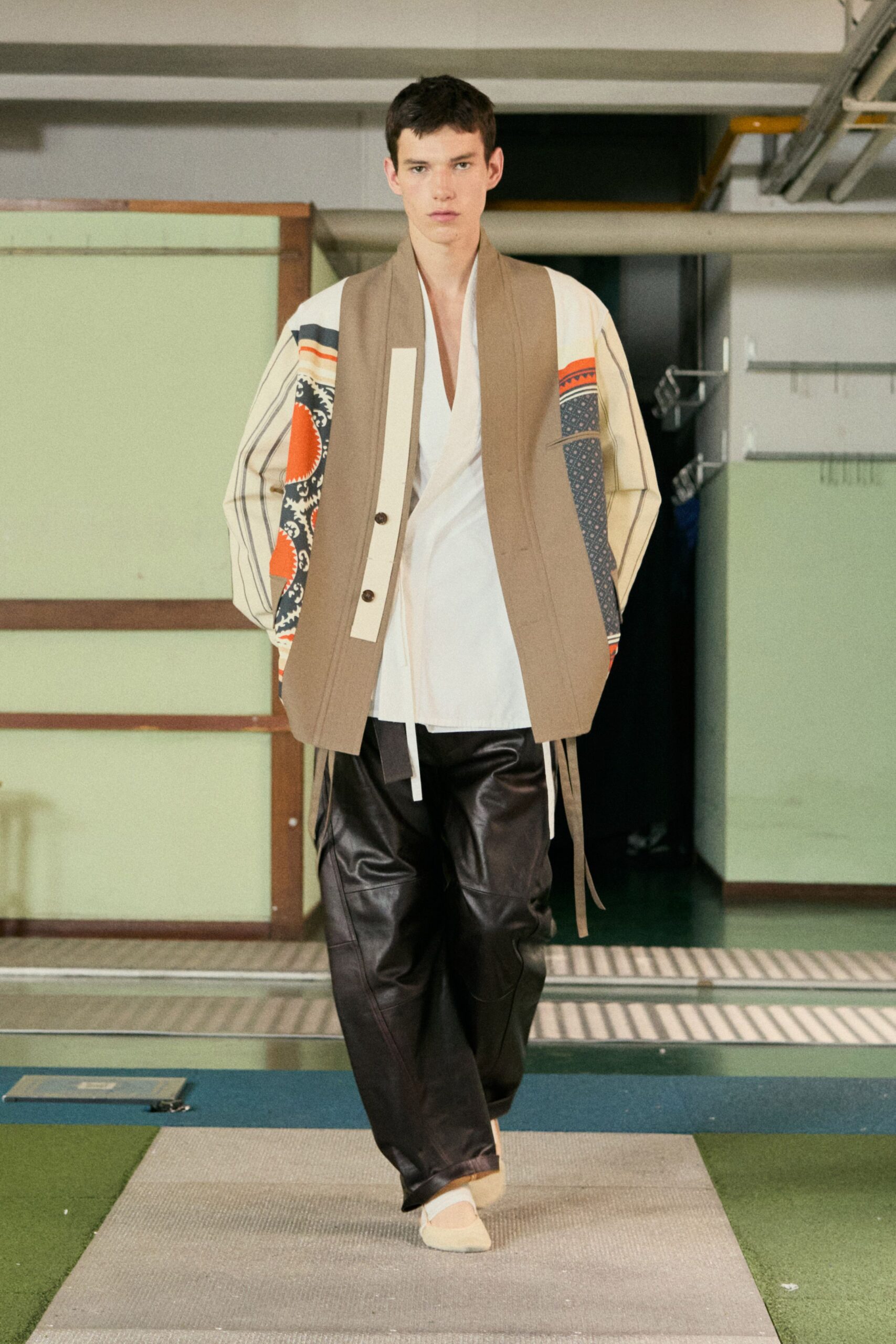 beige cotton long-sleeve collared relaxed buttoned layered jacket