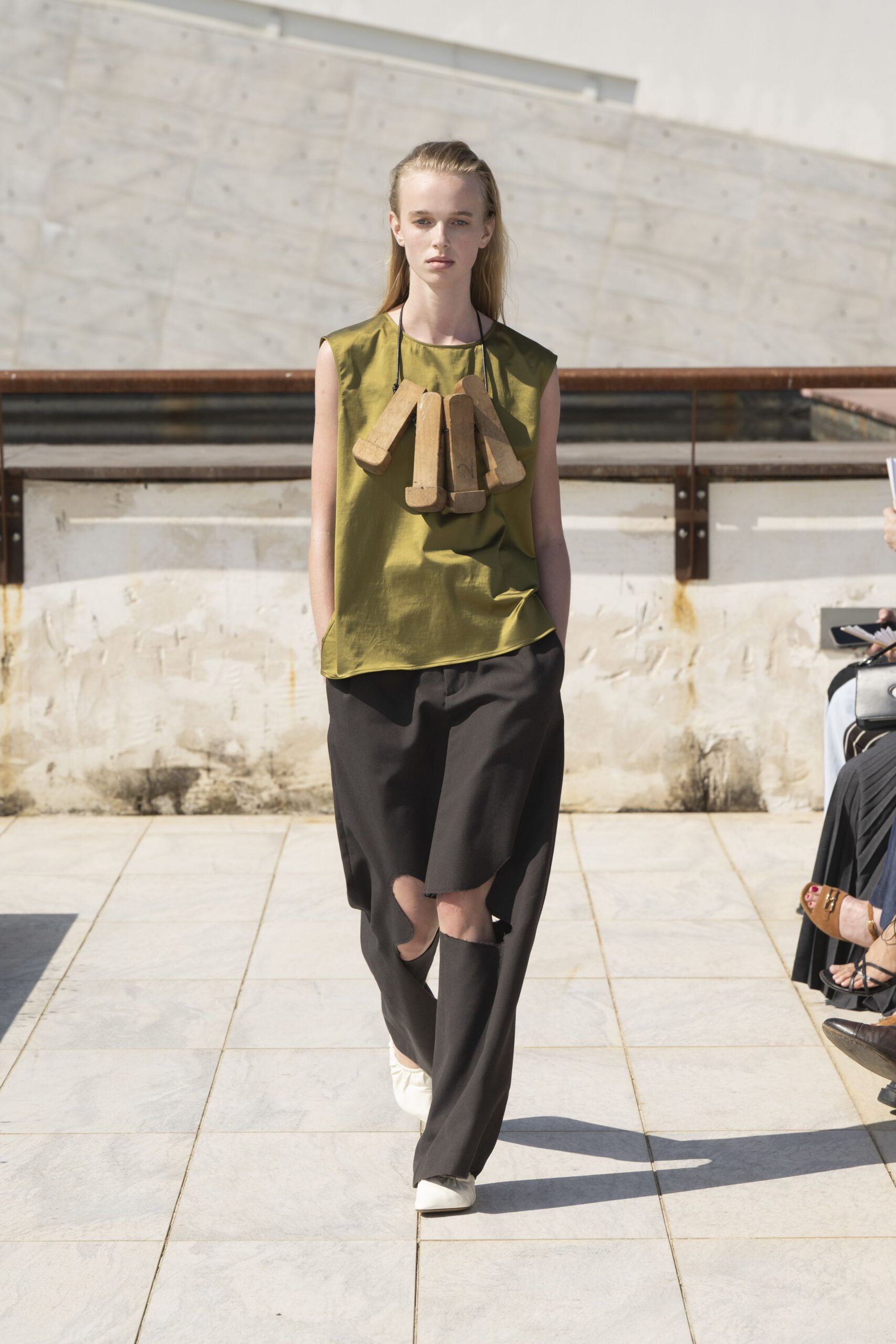 green cotton sleeveless collared relaxed layered top