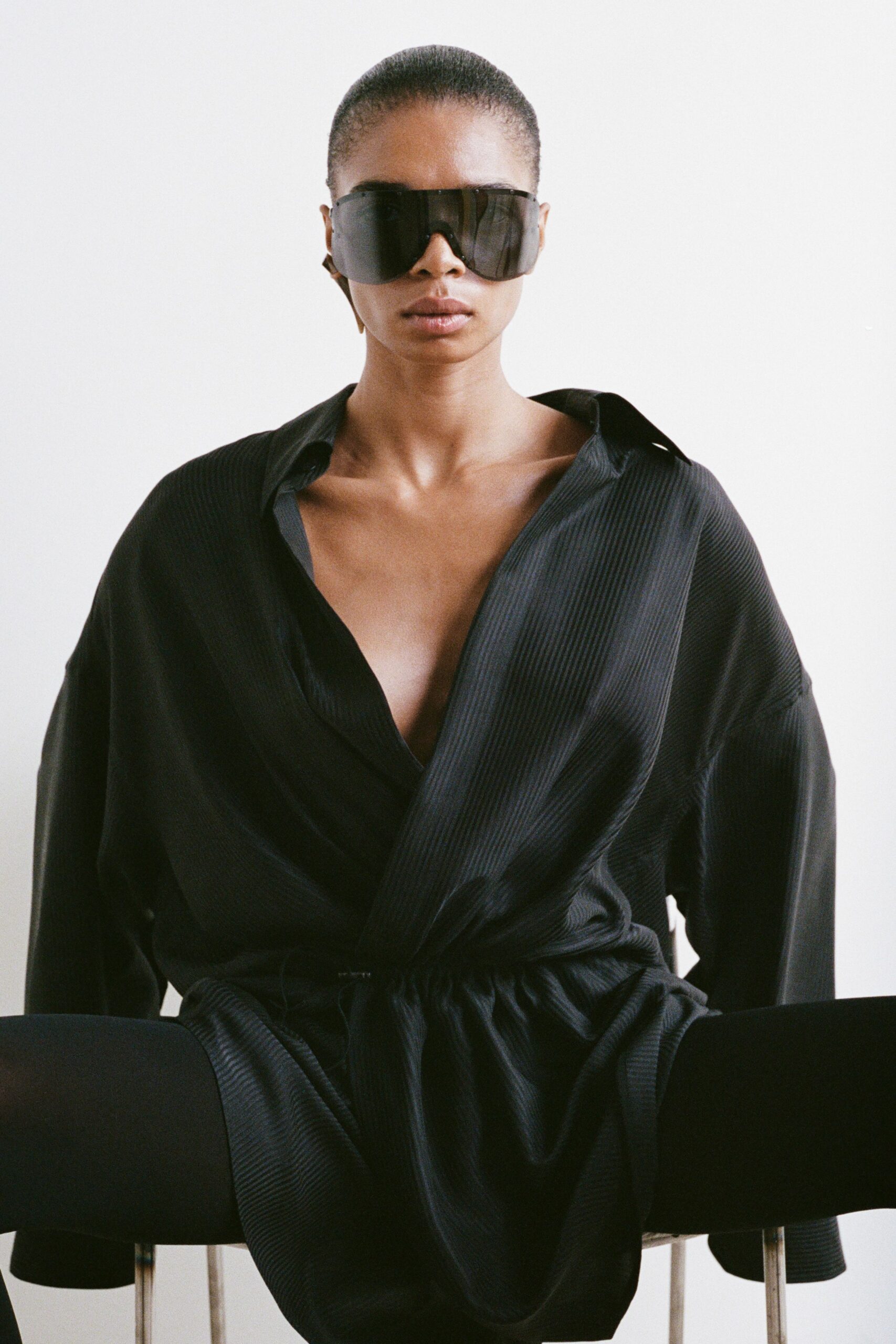 black cotton long-sleeve v-neck relaxed buttoned belted shirt-dress