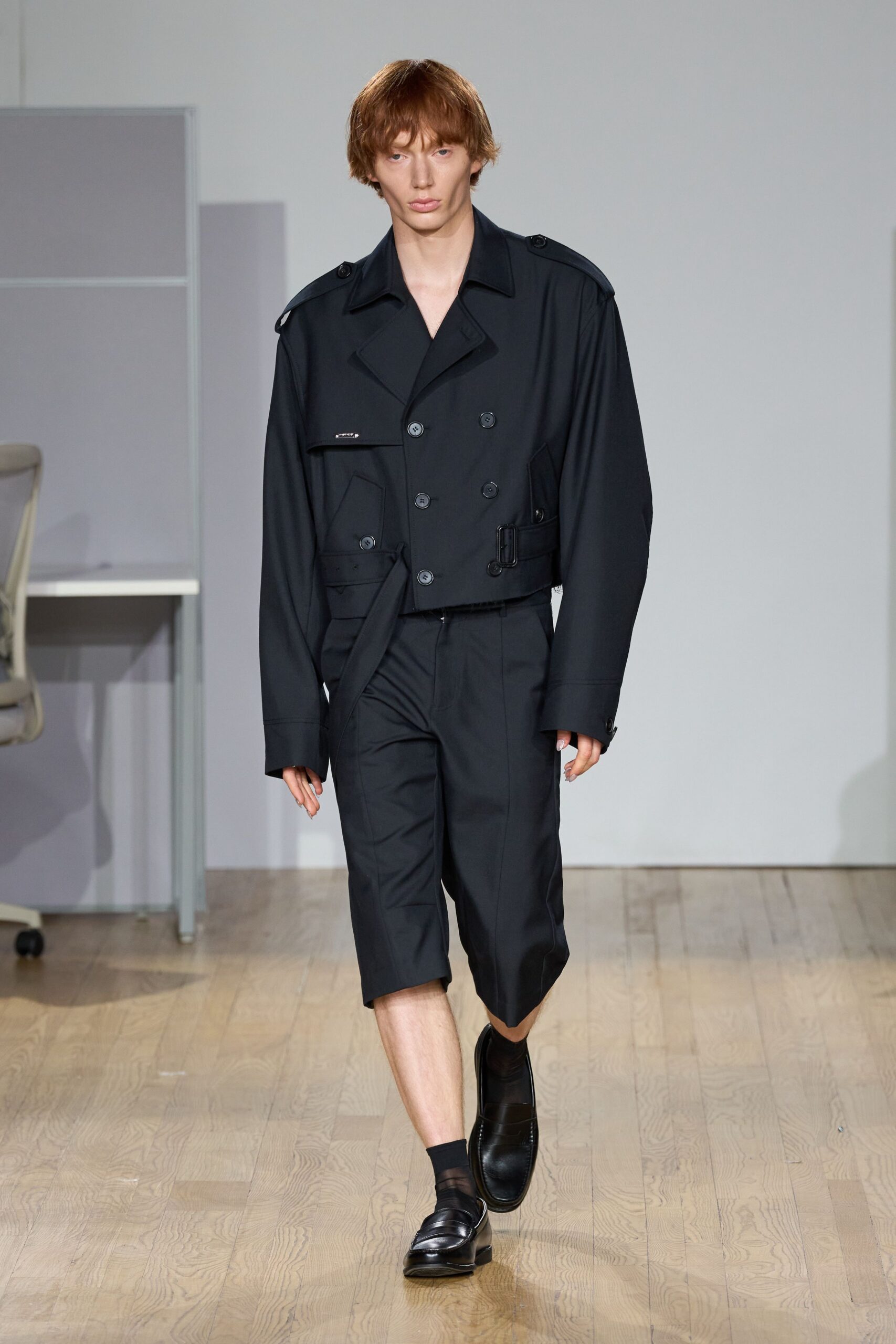 black cotton long-sleeve collared oversized buttoned jacket
