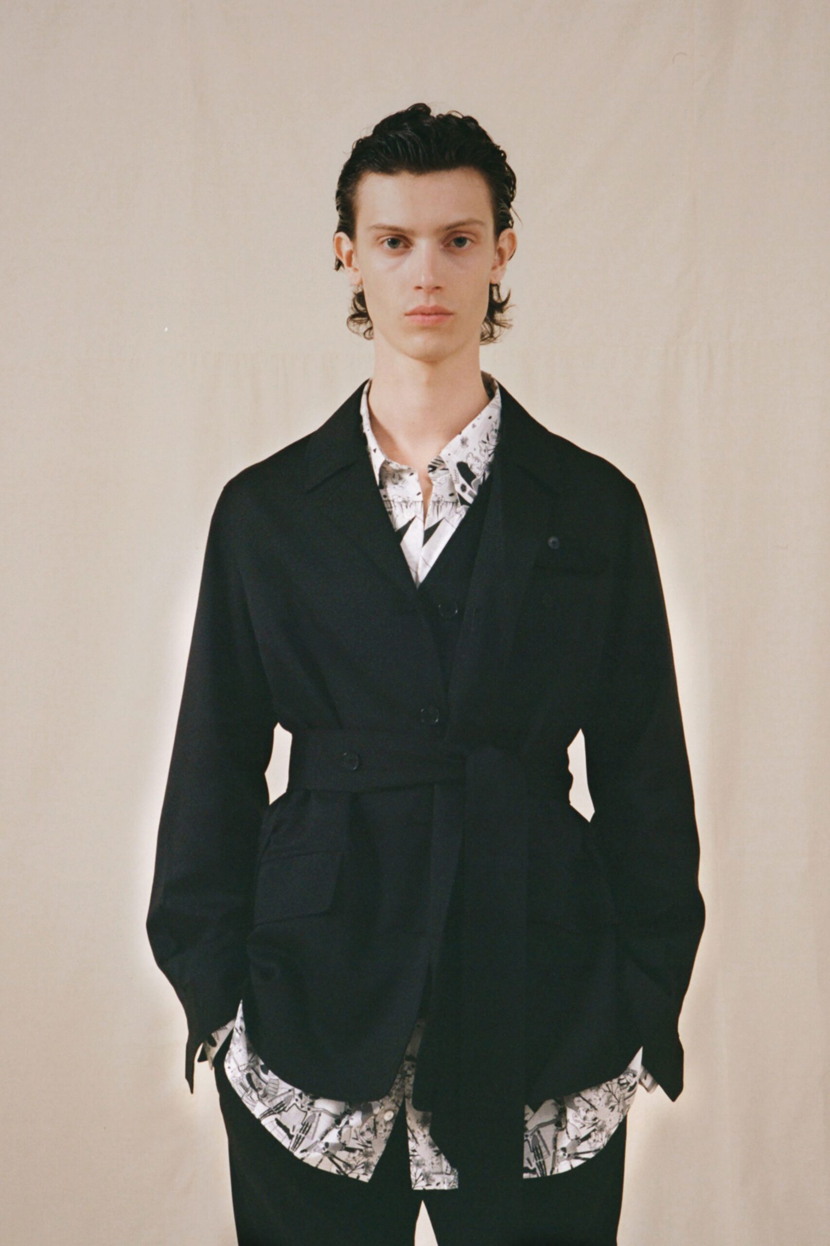 black cotton long-sleeve collared structured belted jacket