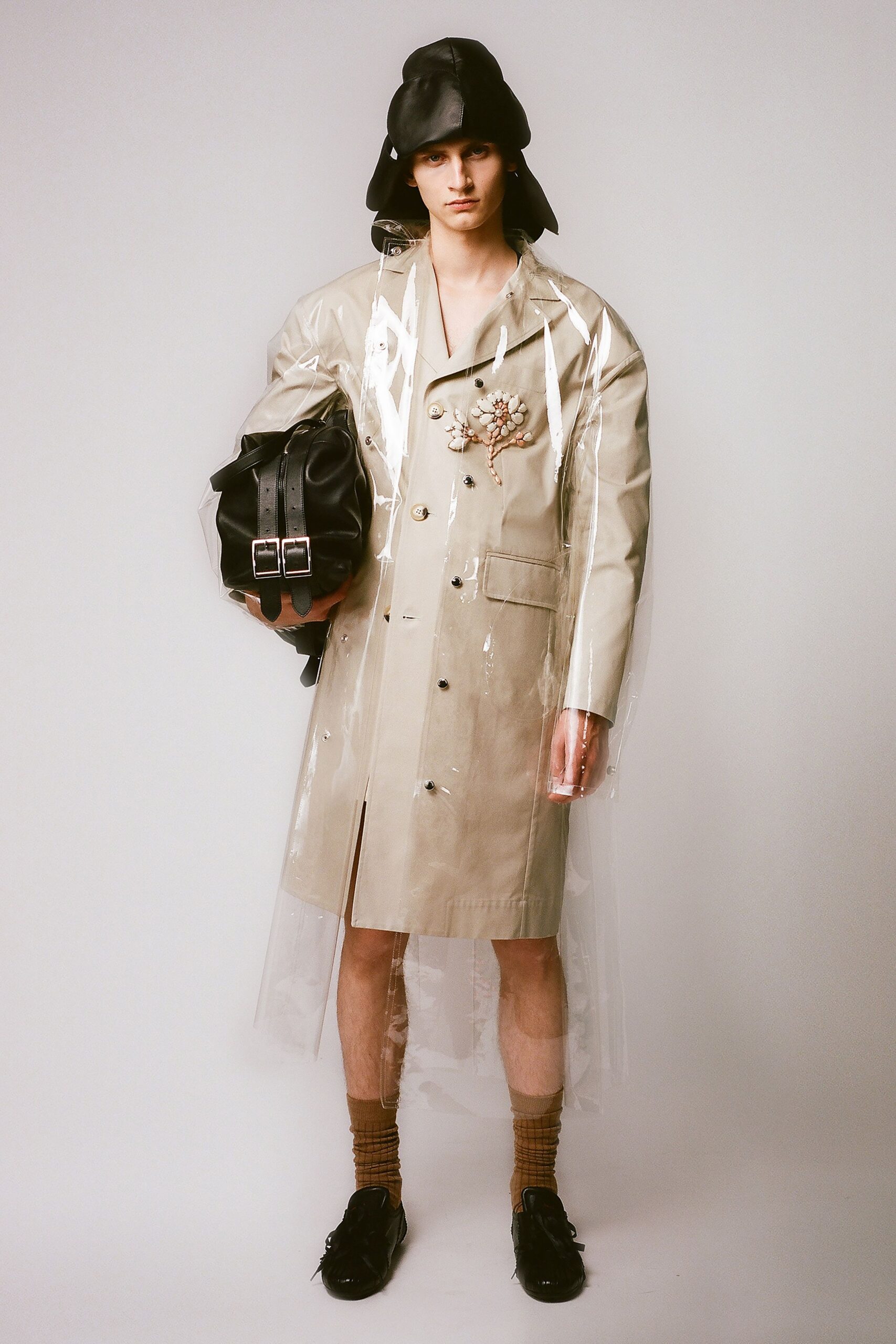 beige cotton long-sleeve collared relaxed zippered short trench