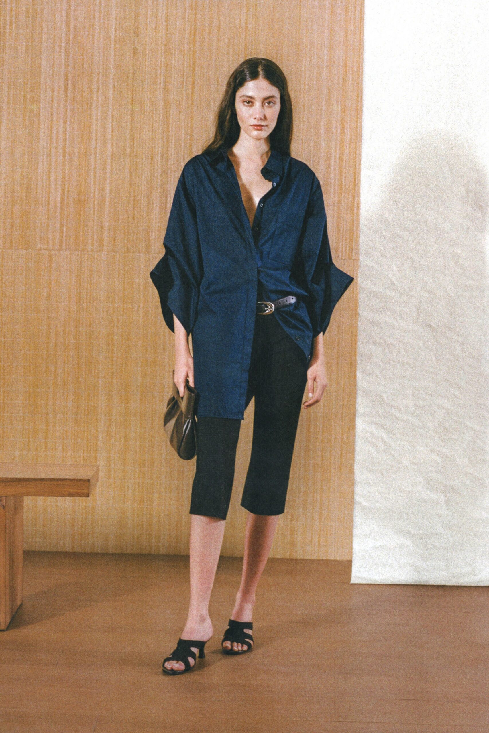 black cotton fitted straight-leg cropped pants