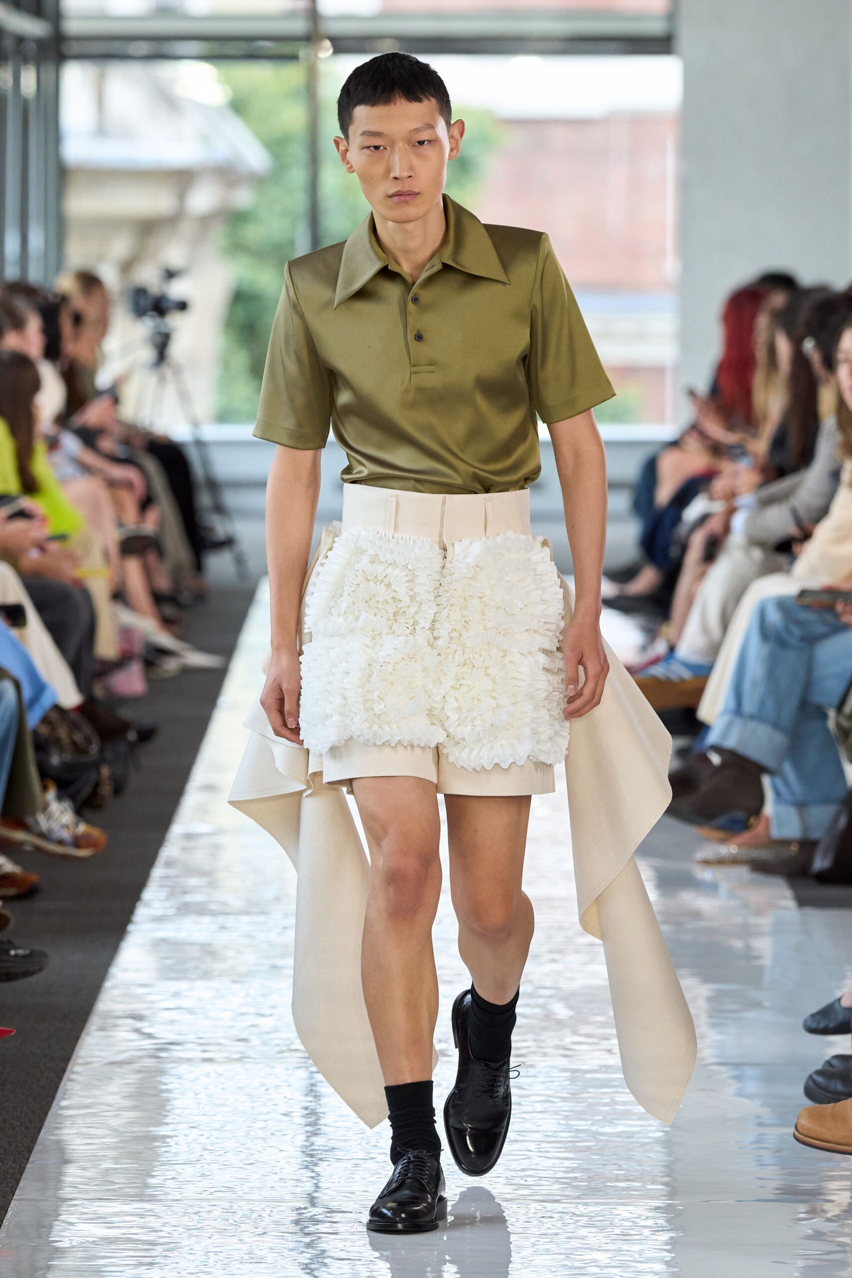 green silk short-sleeve collared fitted shirt