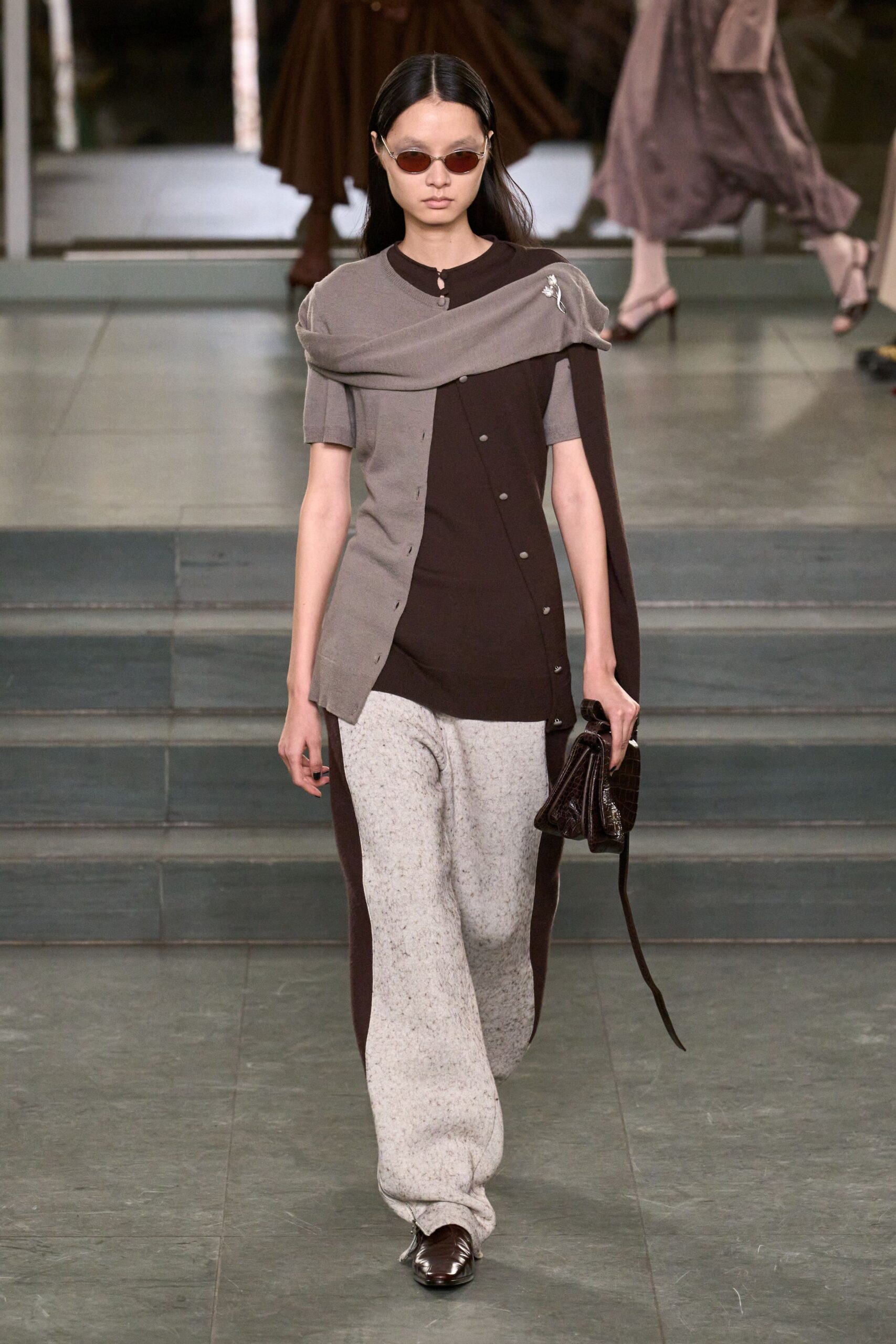 gray cotton short-sleeve collared fitted buttoned top