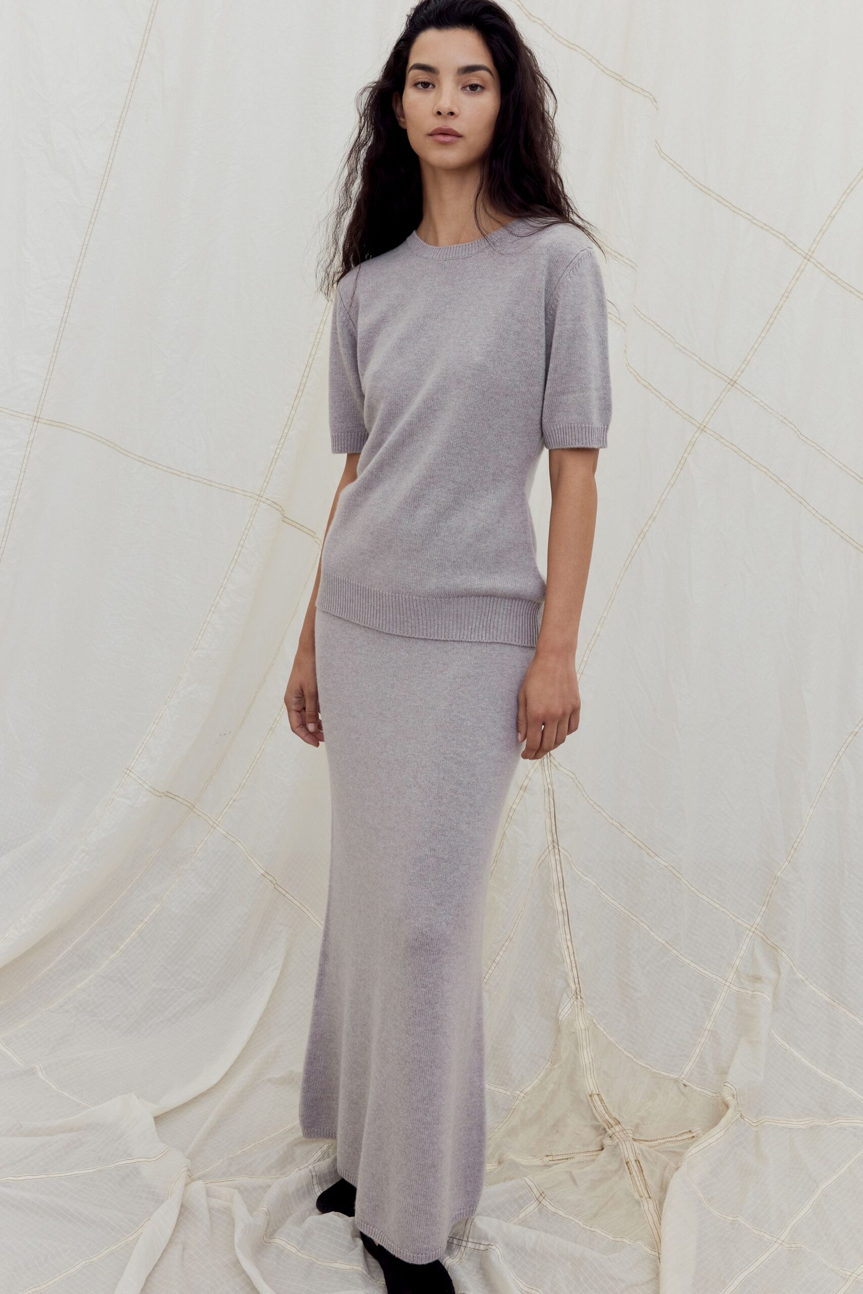 gray wool short-sleeve collared fitted cropped top