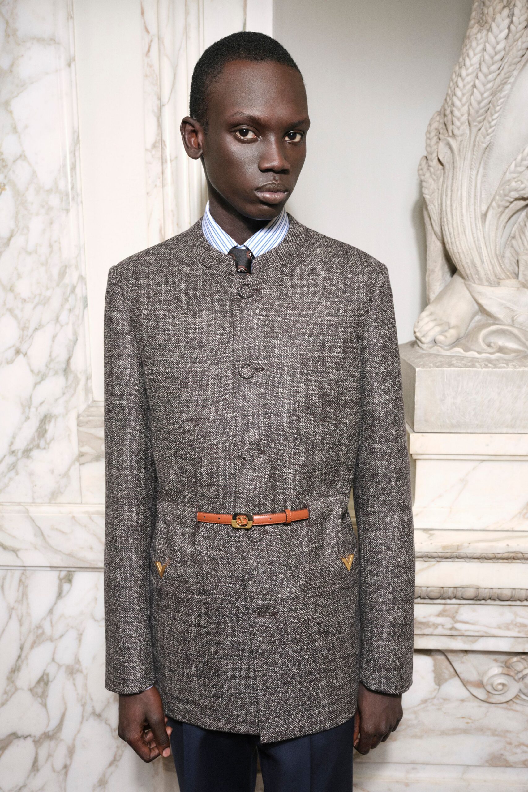 gray tweed long-sleeve collared structured buttoned pockets jacket
