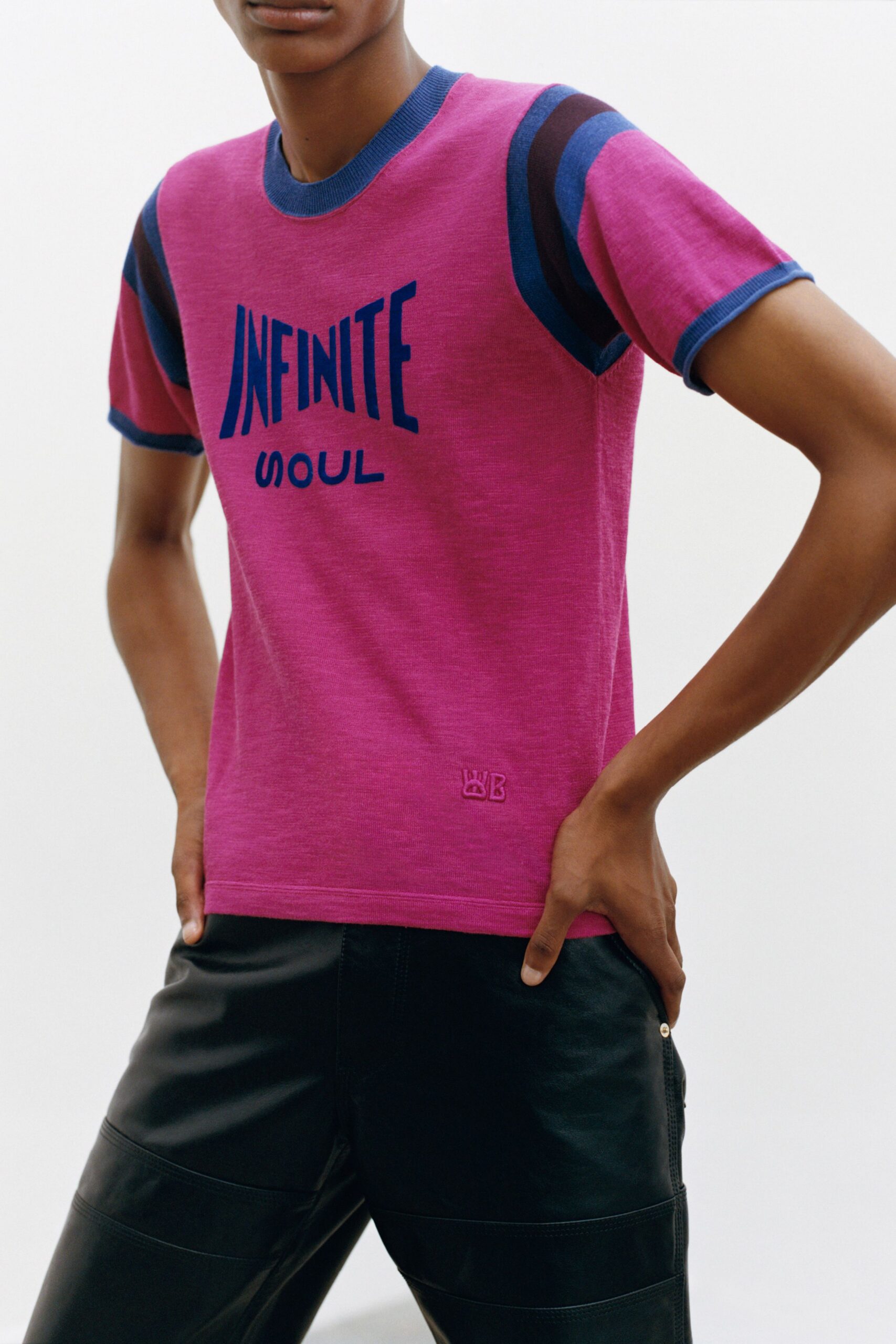 pink cotton short-sleeve collared fitted printed t-shirt