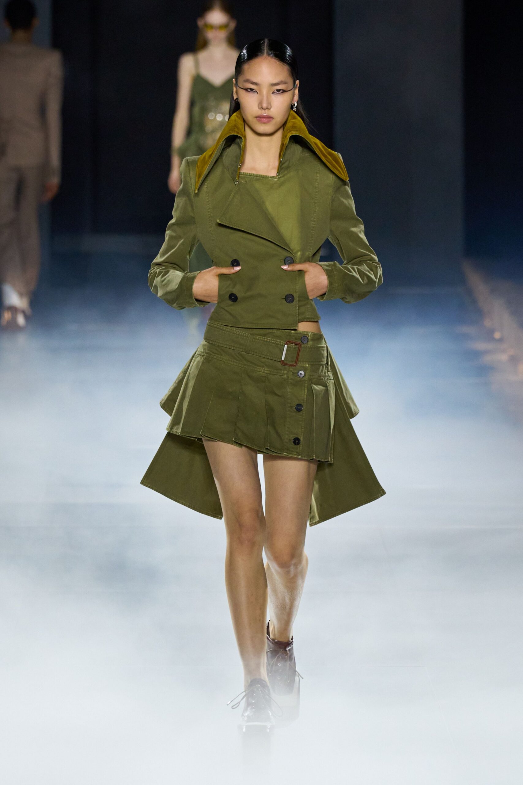 green cotton long-sleeve collared fitted pleated buttoned coat