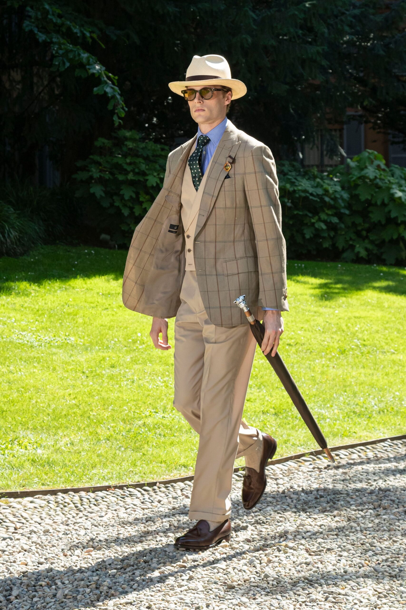 beige tailored suit with hat