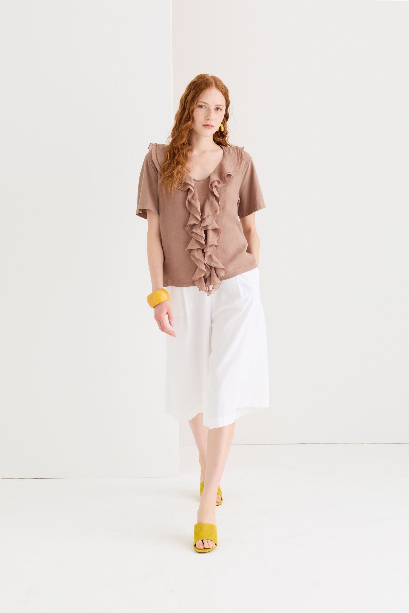brown cotton short-sleeve v-neck fitted ruffled top