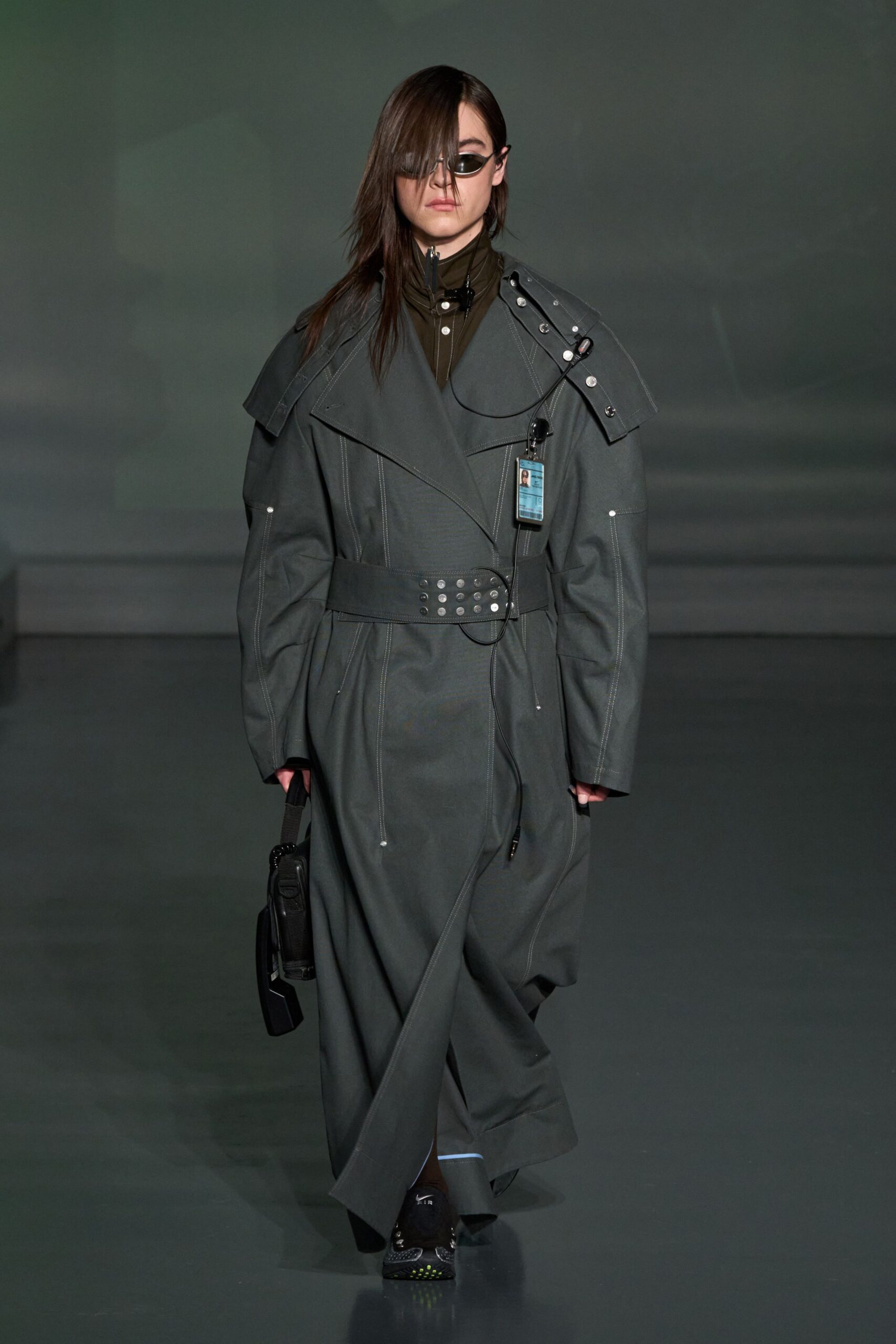 gray cotton long-sleeve collared fitted belted zippered coat