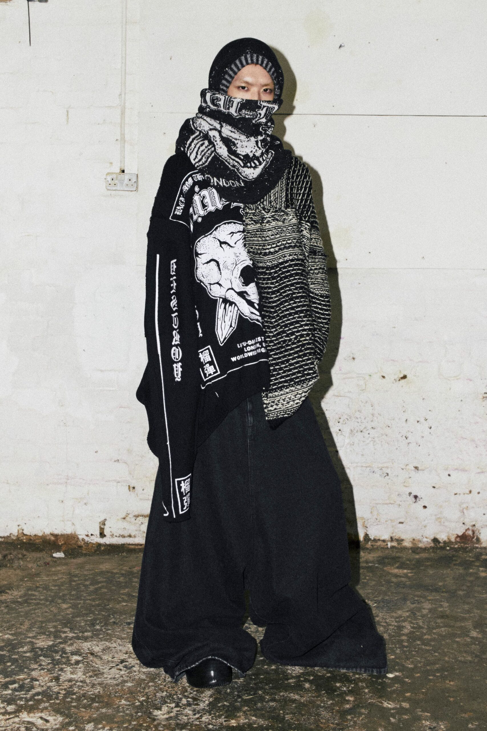 black cotton long-sleeve collared oversized printed top