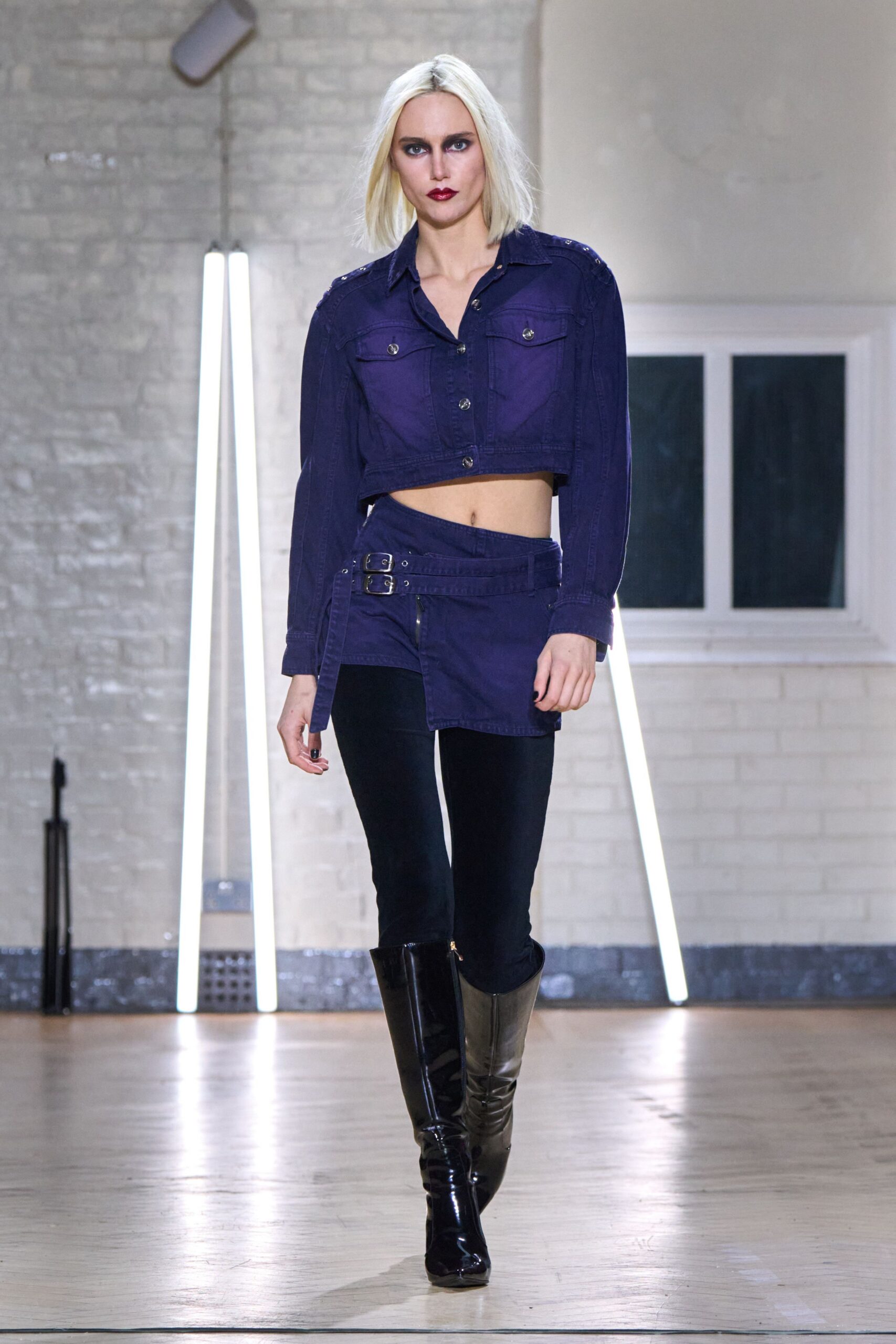 blue denim long-sleeve collared fitted buttoned cropped jacket