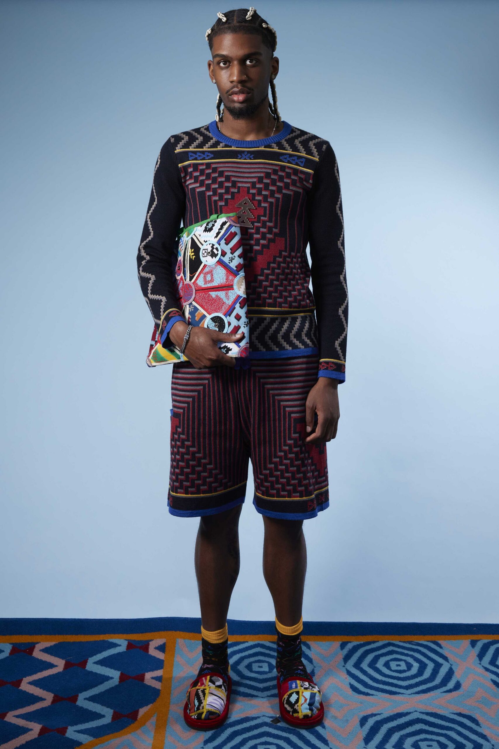 black cotton long-sleeve collared fitted printed sweater