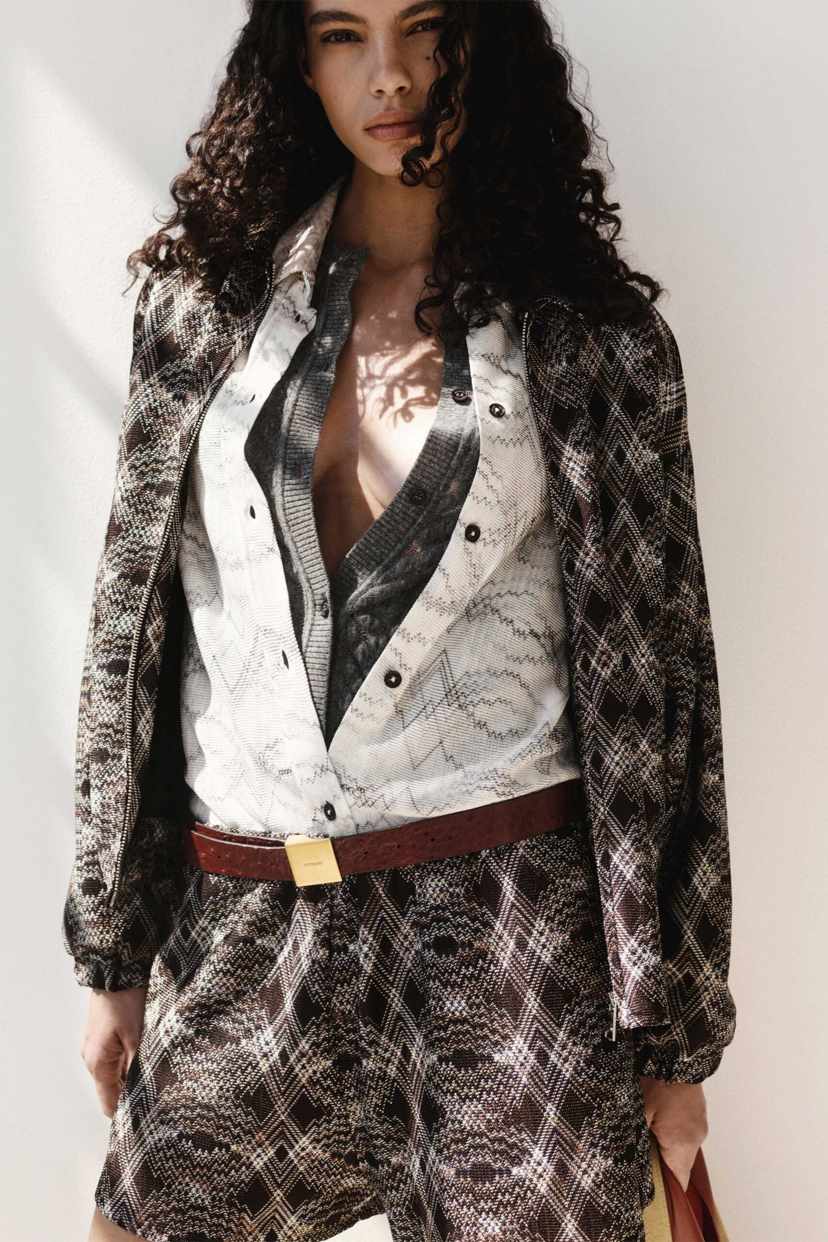 black silk long-sleeve collared fitted printed jacket